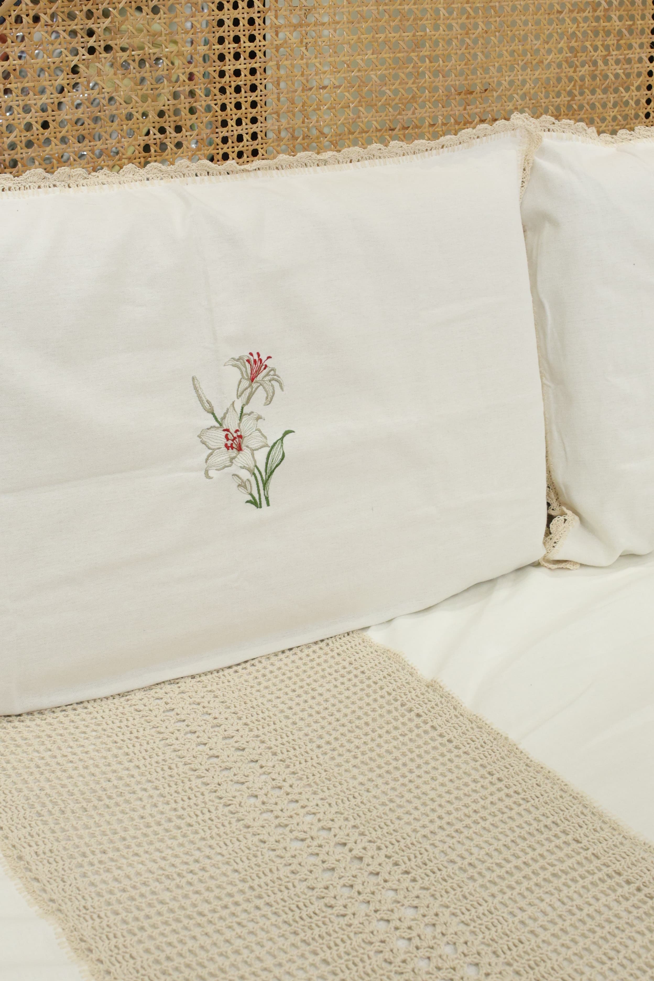Premium Embroidery Floral Lily Crochet Bedspread Set