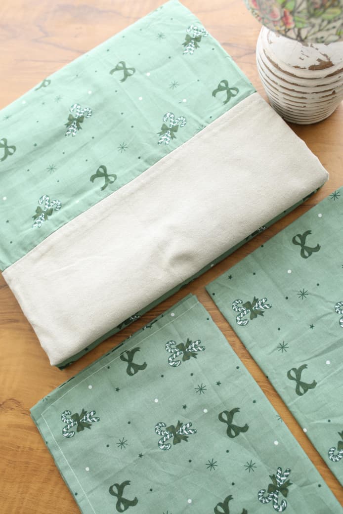 Bedsheets - King daily use border bedsheets