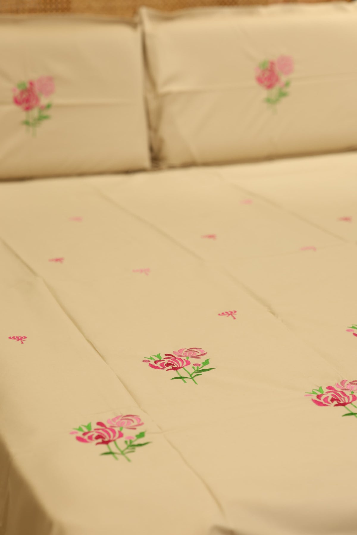 Bedsheets - King Premium Machine embroidery bedsheets MEK
