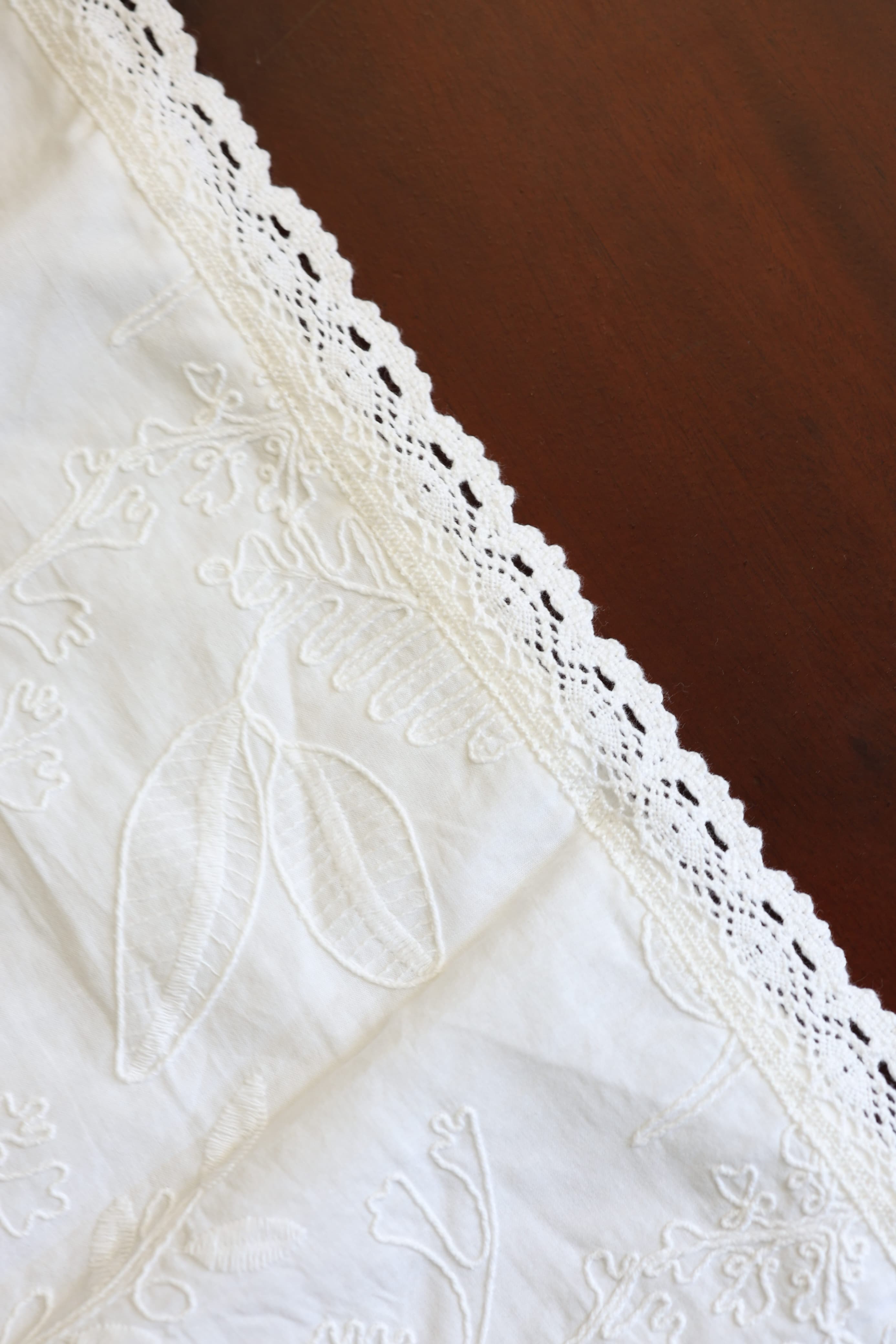 Table Runners - 8seater embroidery runner