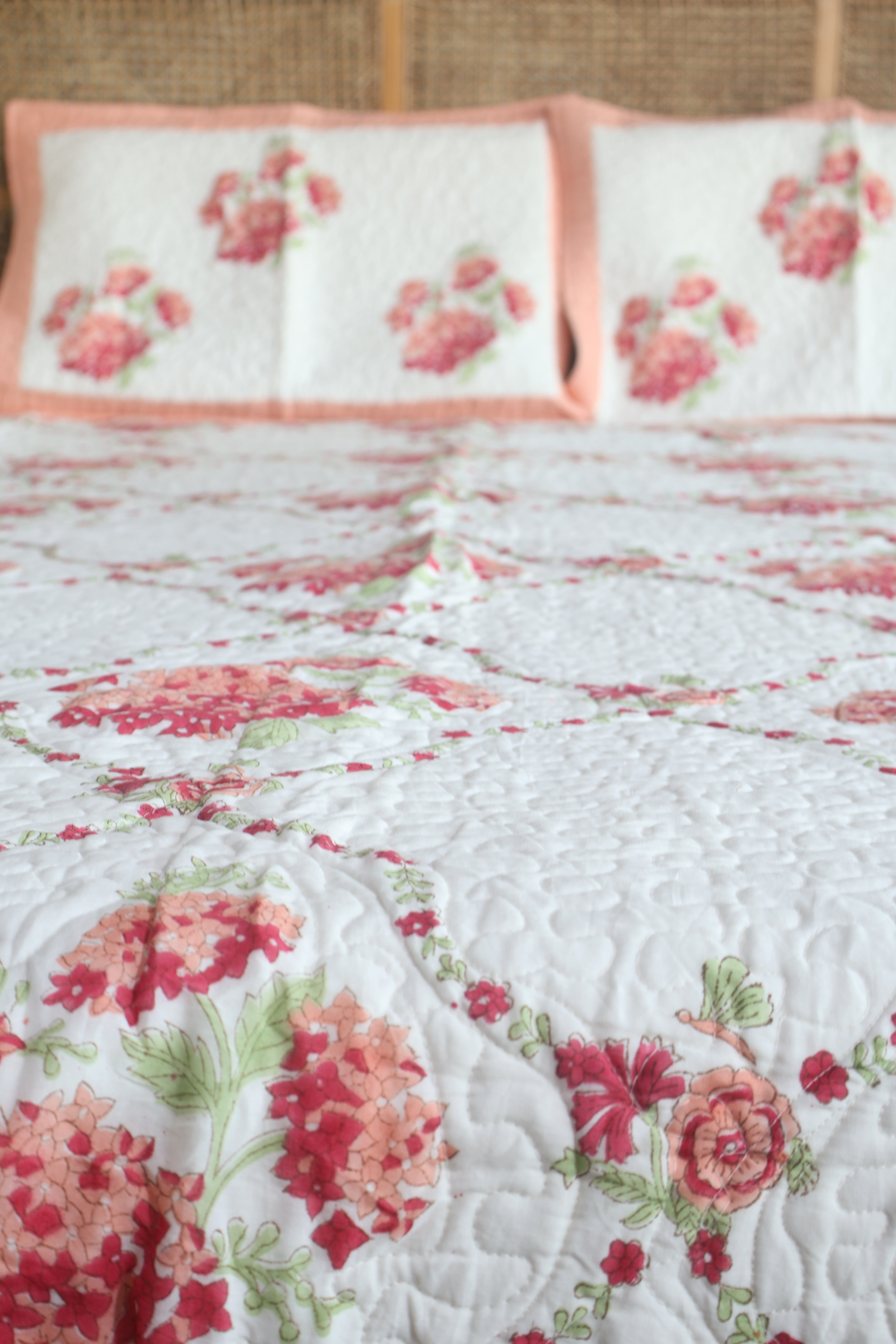 Quilted bedcover: Double (100inch*100inch)