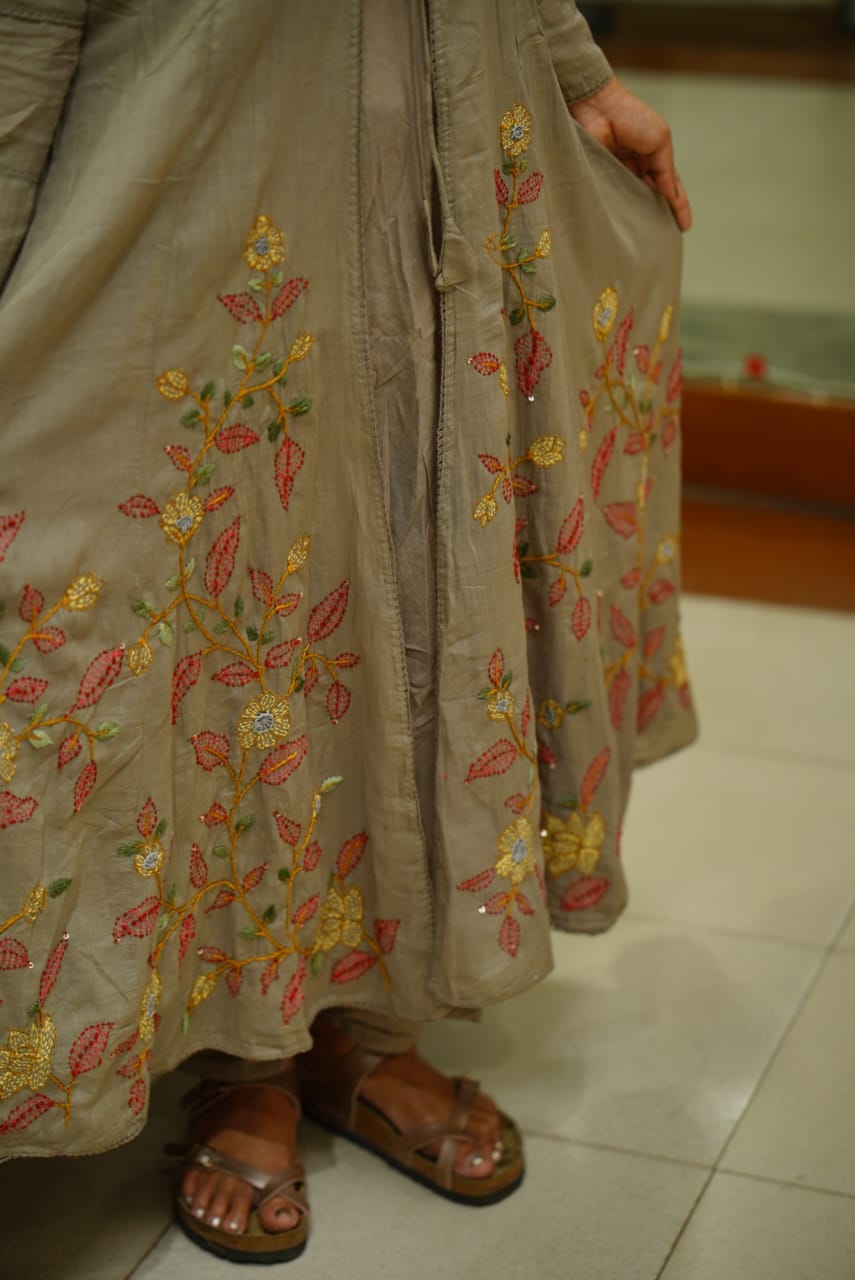 3 pcs mul cotton embroidered kurti set