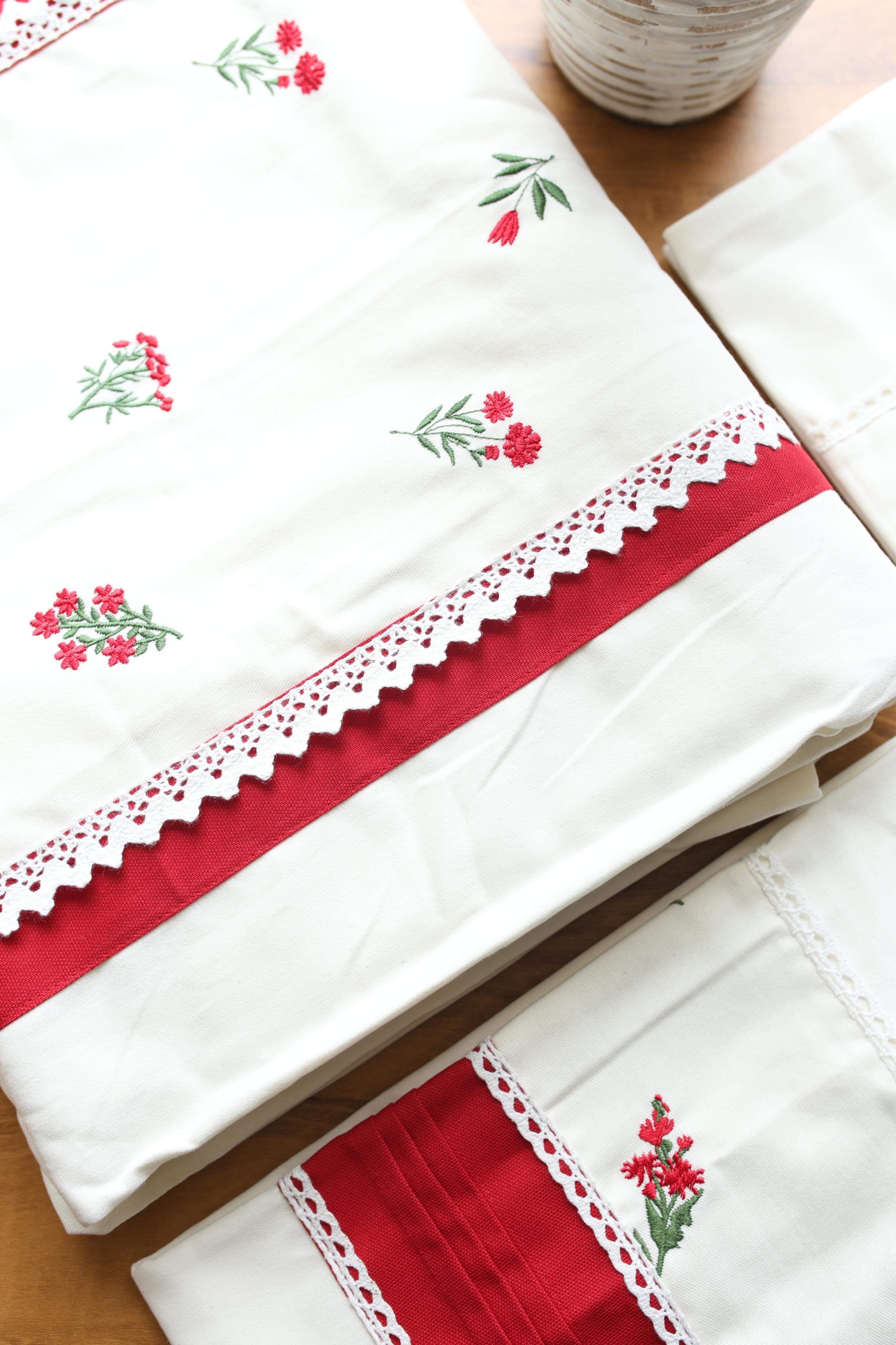 Bedsheets - King premium Machine Embroidery Bedsheet multi