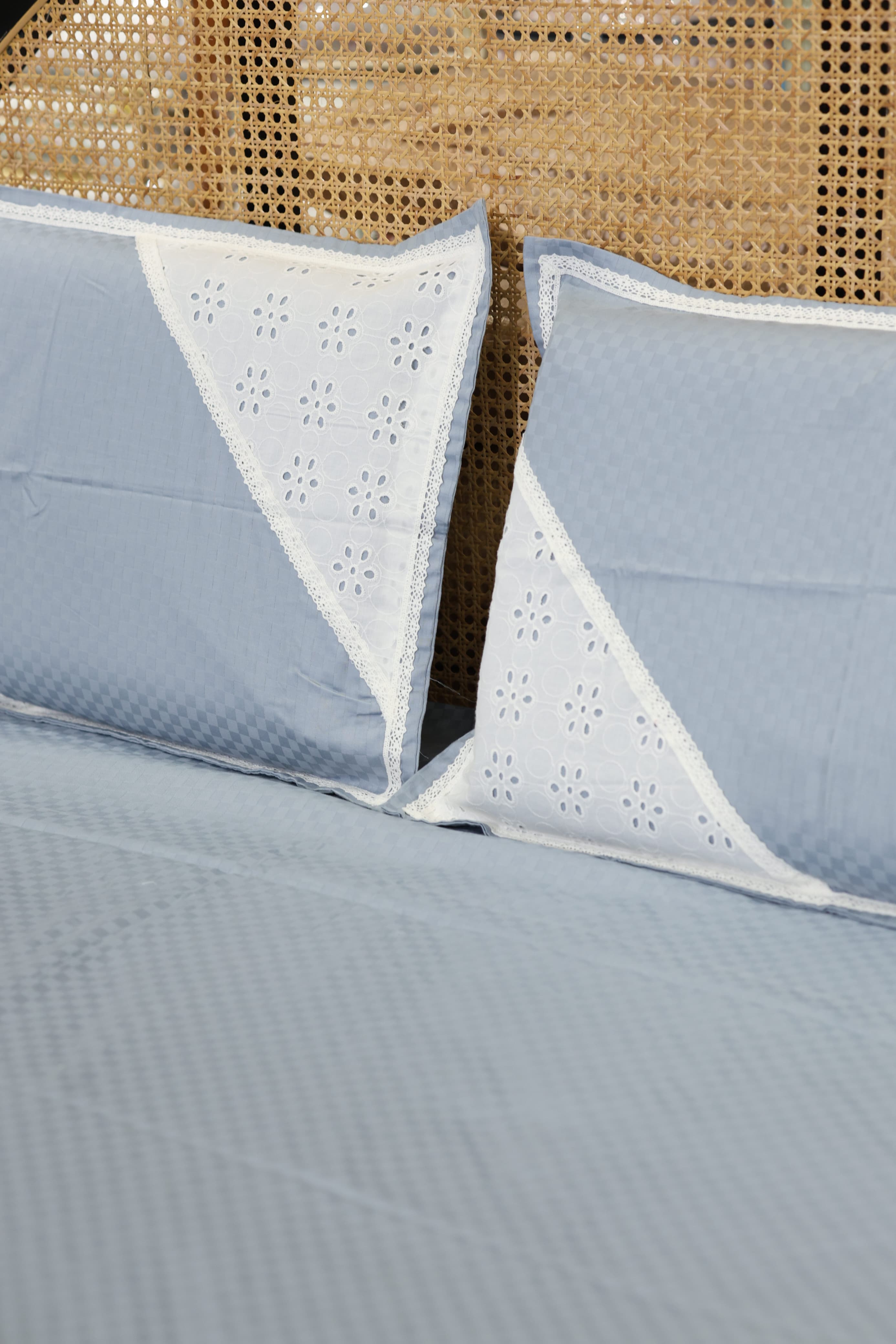 Bedsheets - Premium designer Queen bedsheets dd lace