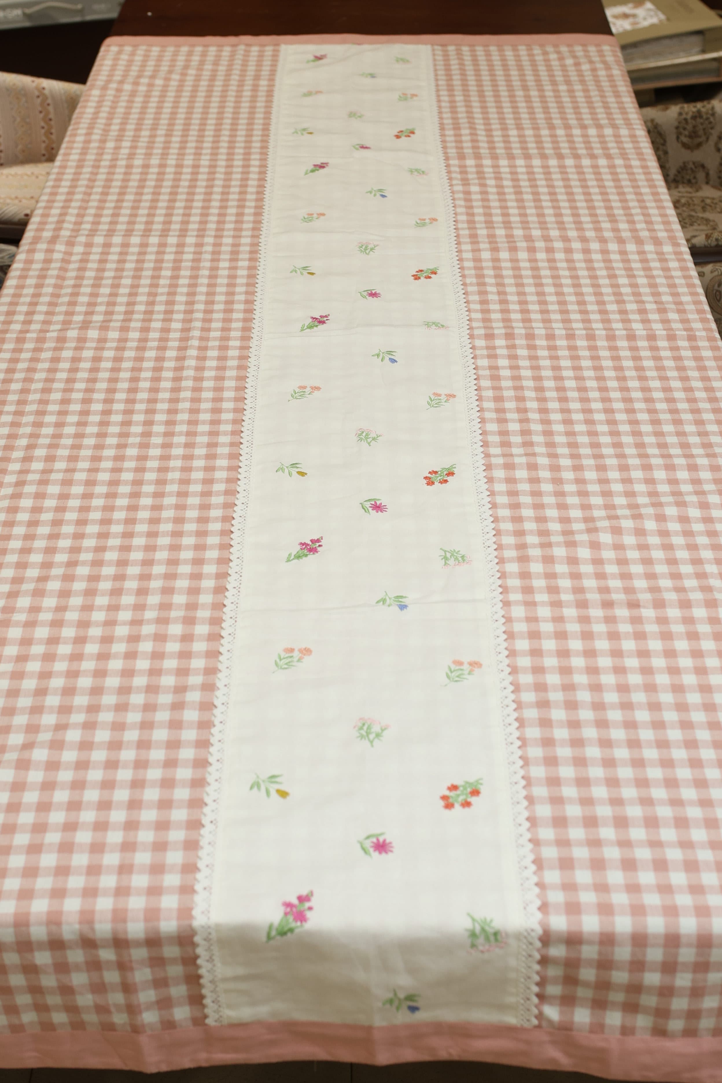 Table cloth - Check embroidery