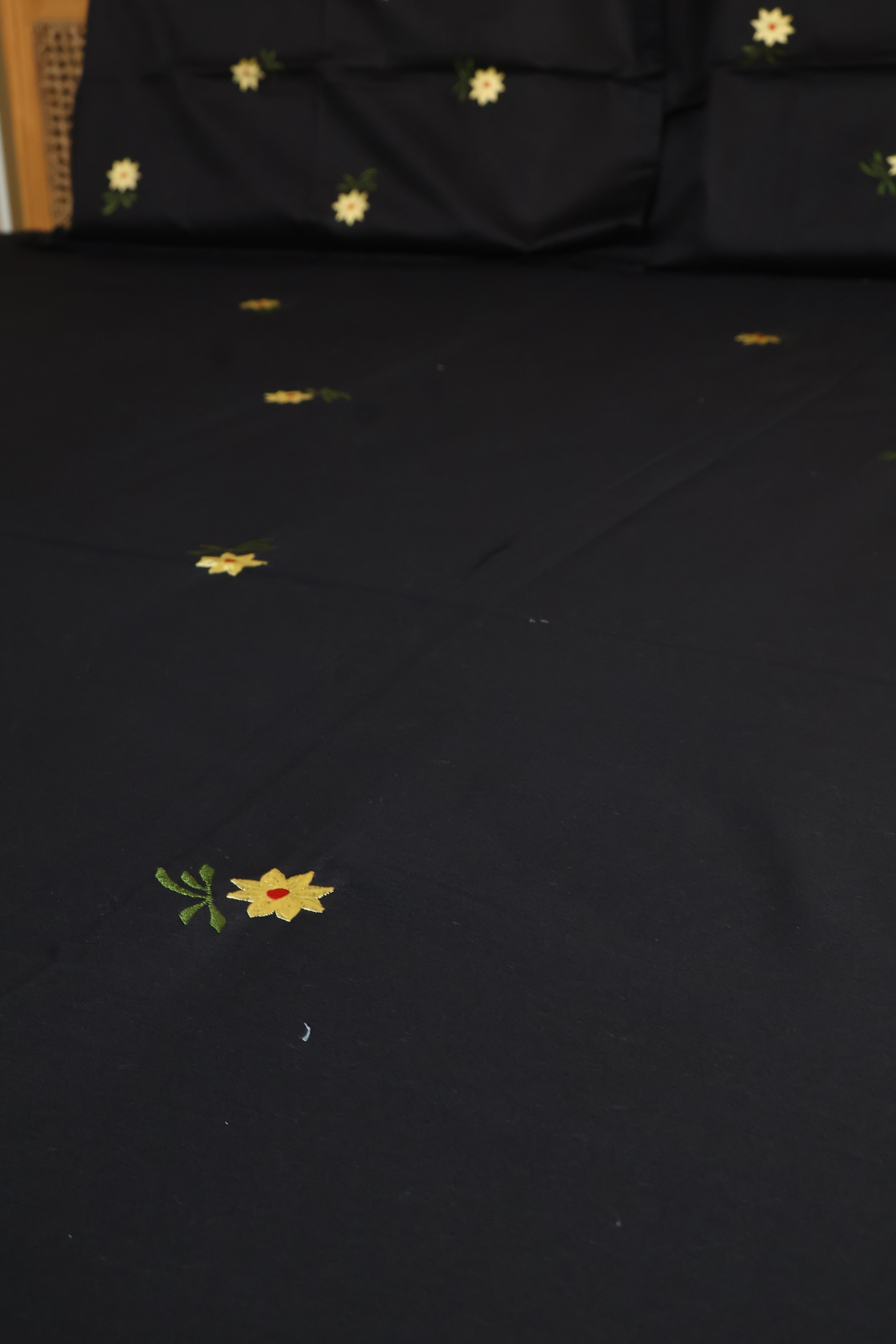 Bedsheets - King Machine embroidery bedsheets MEK