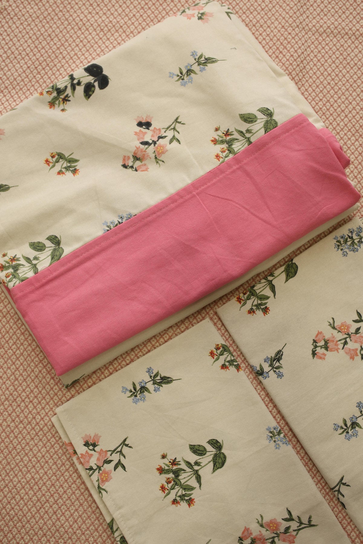 Bedsheets - Queen daily use border bedsheets