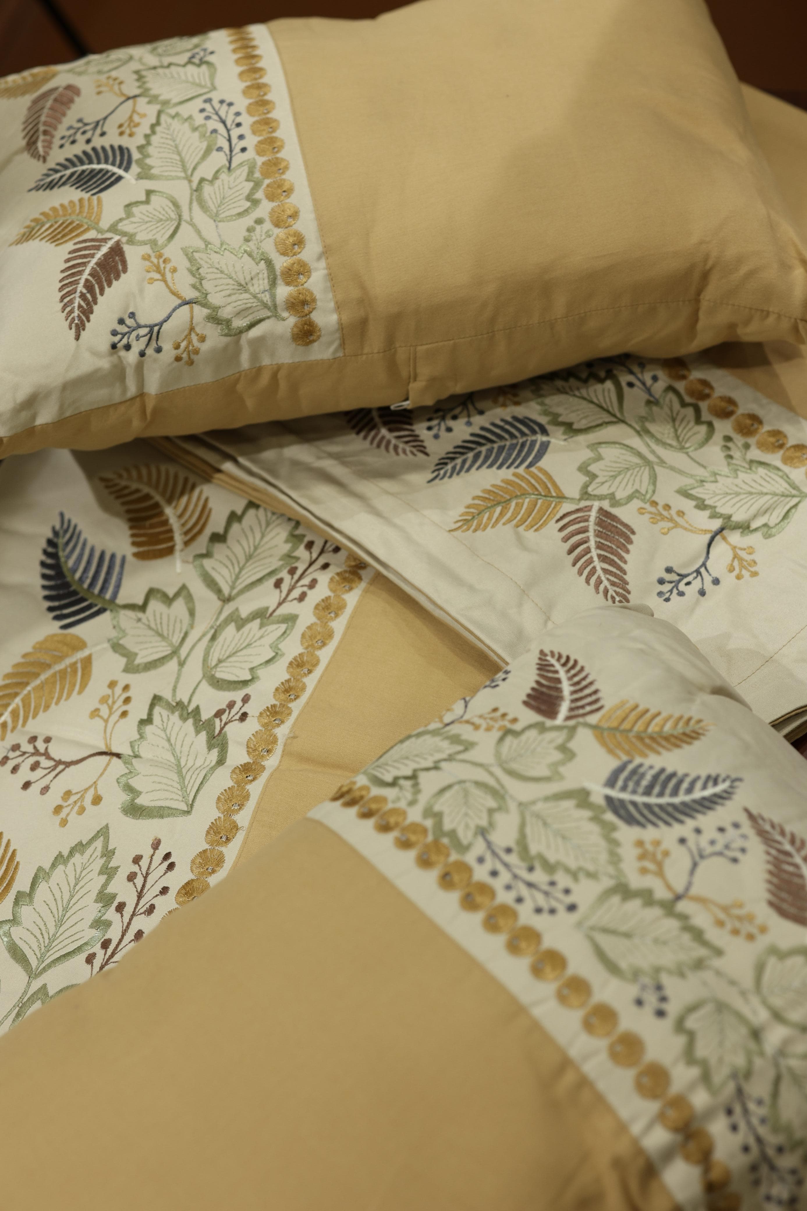Full bedding set - King Premium embroidery 5 pcs set