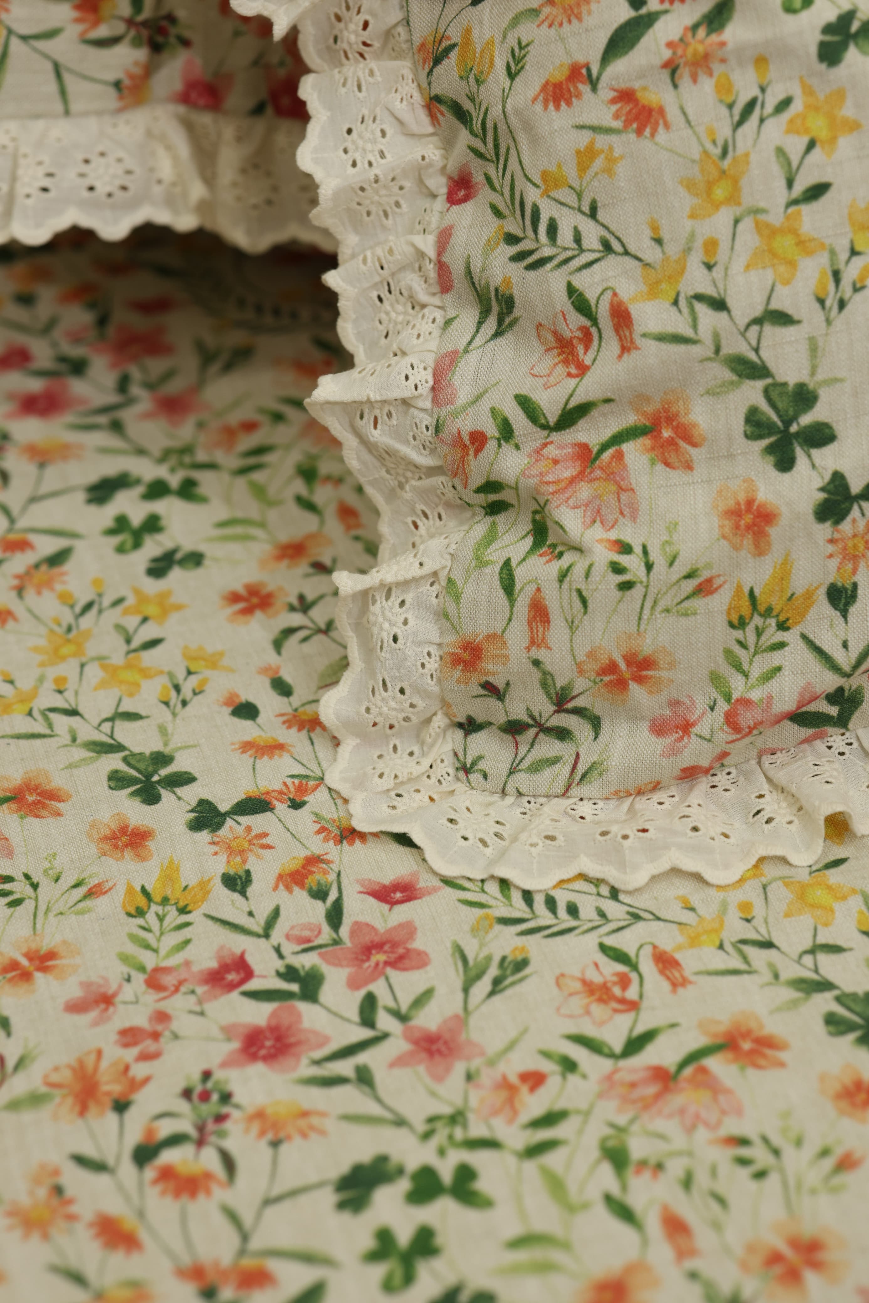 Bedsheets - Premium king floral printed lace bedsheet with cushion covers yellow bud