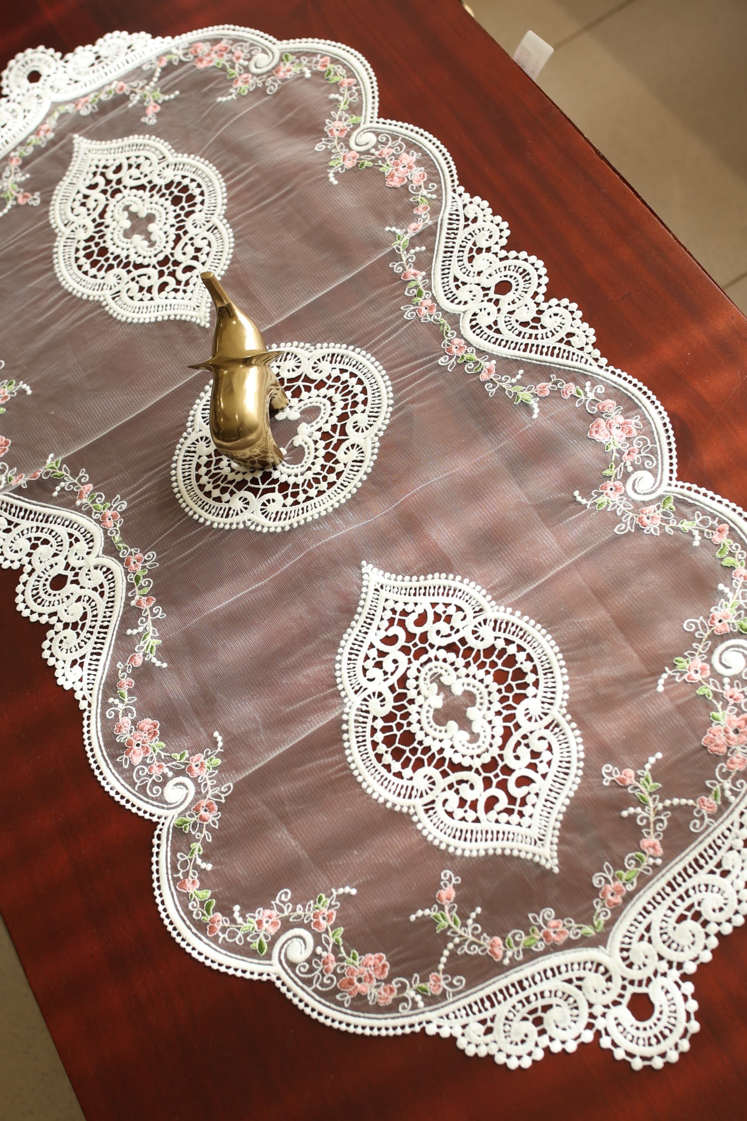 Table Runner - Net embroidery / Table centre