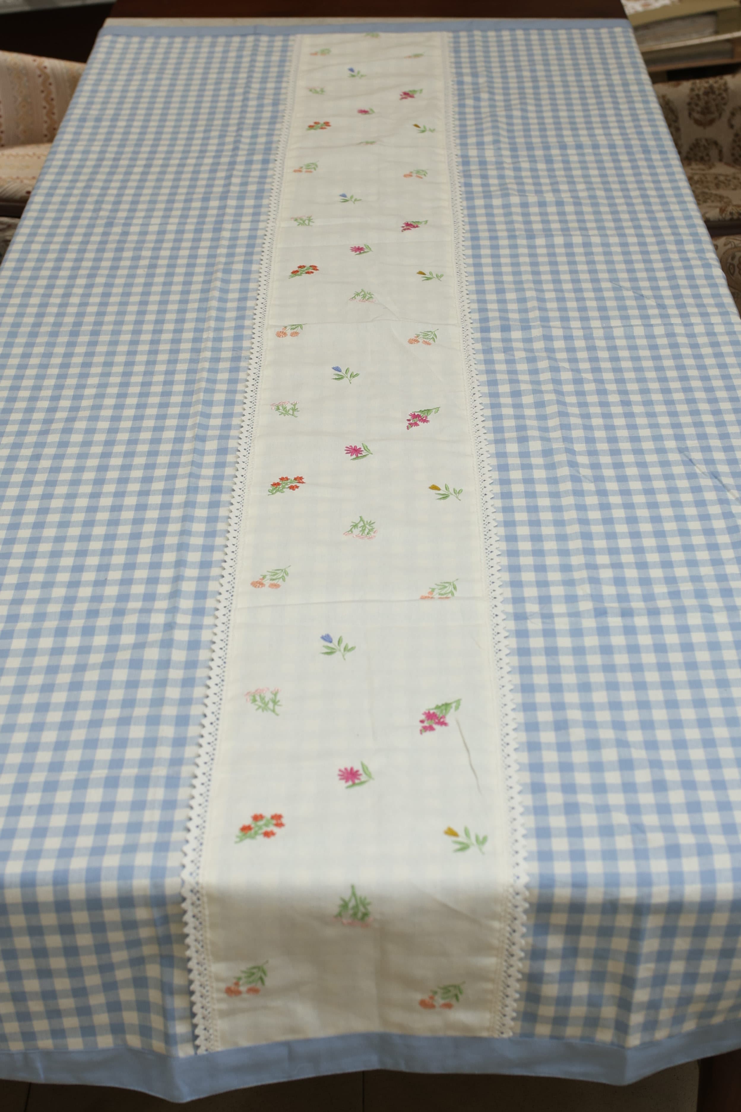 Table cloth - Check embroidery