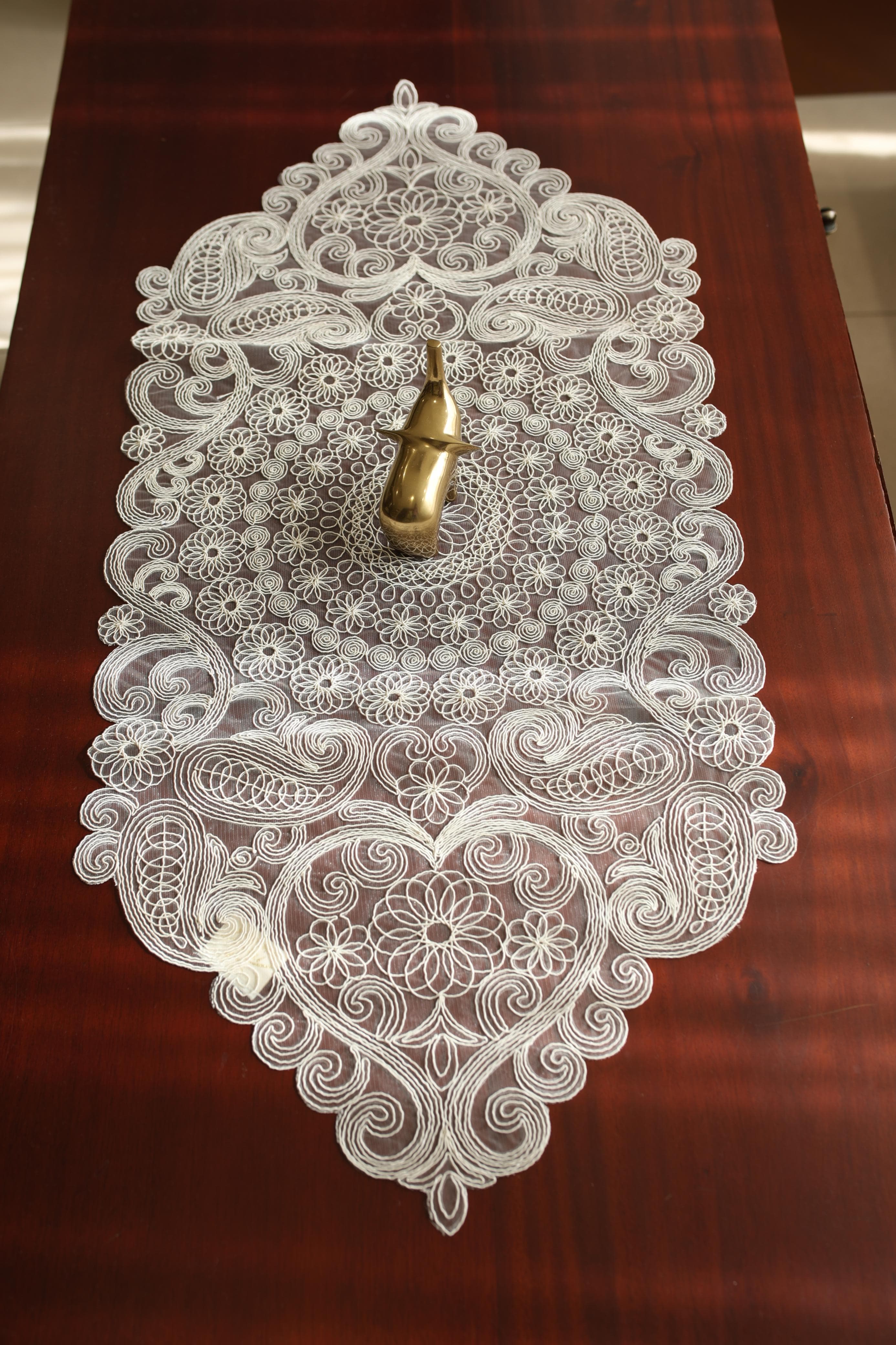 Table Runner - Net embroidery / Table centre