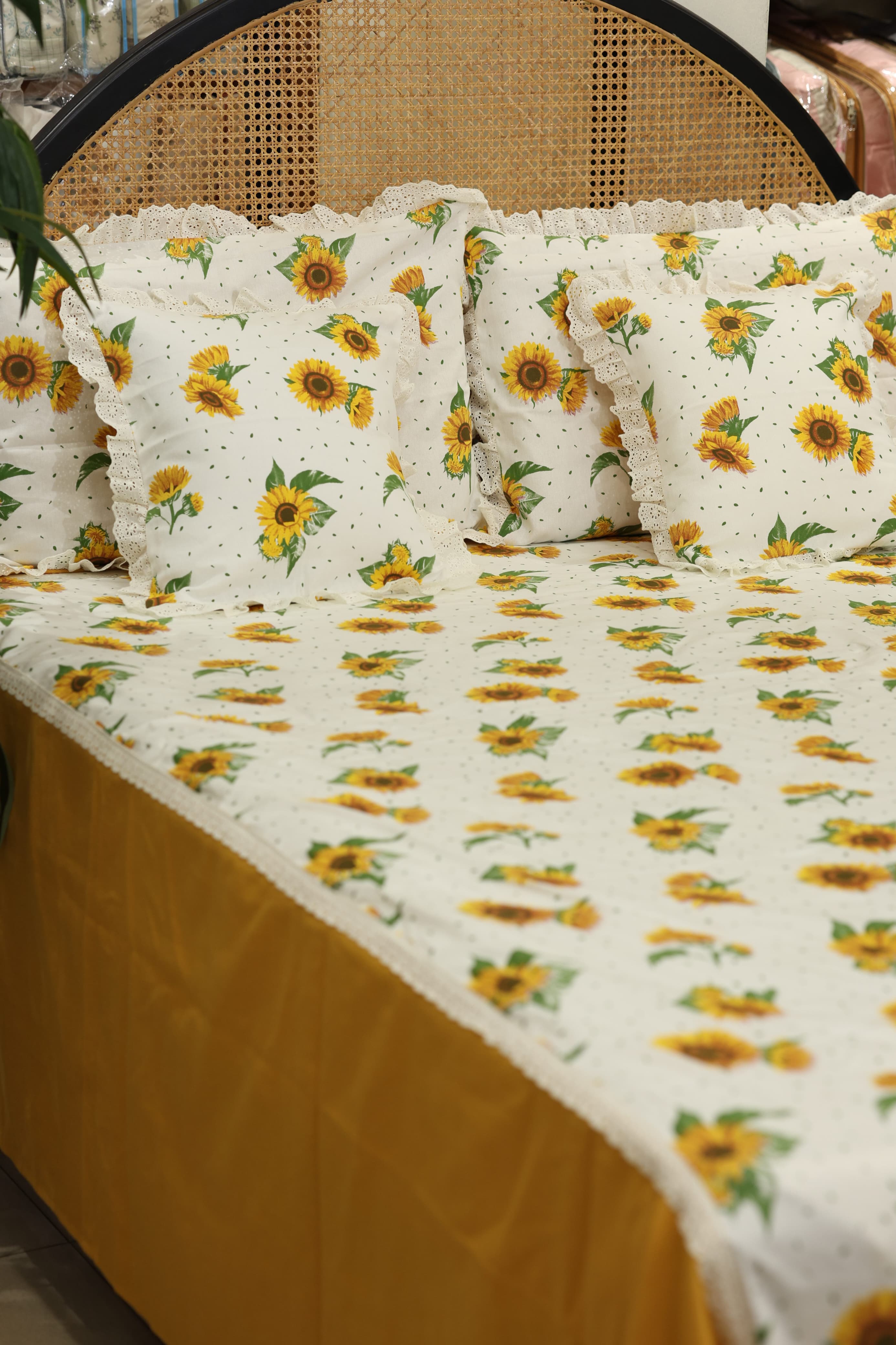 Bedsheets - Premium king floral printed lace bedsheet with cushion covers Yellow sunflower