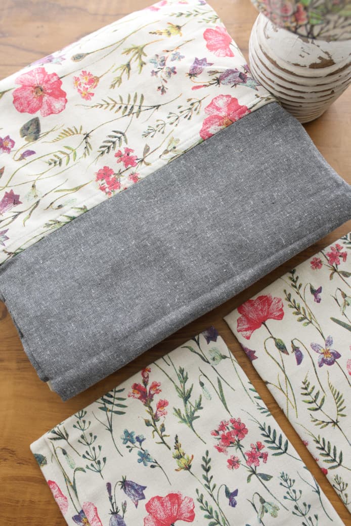 Bedsheets - King daily use border bedsheets