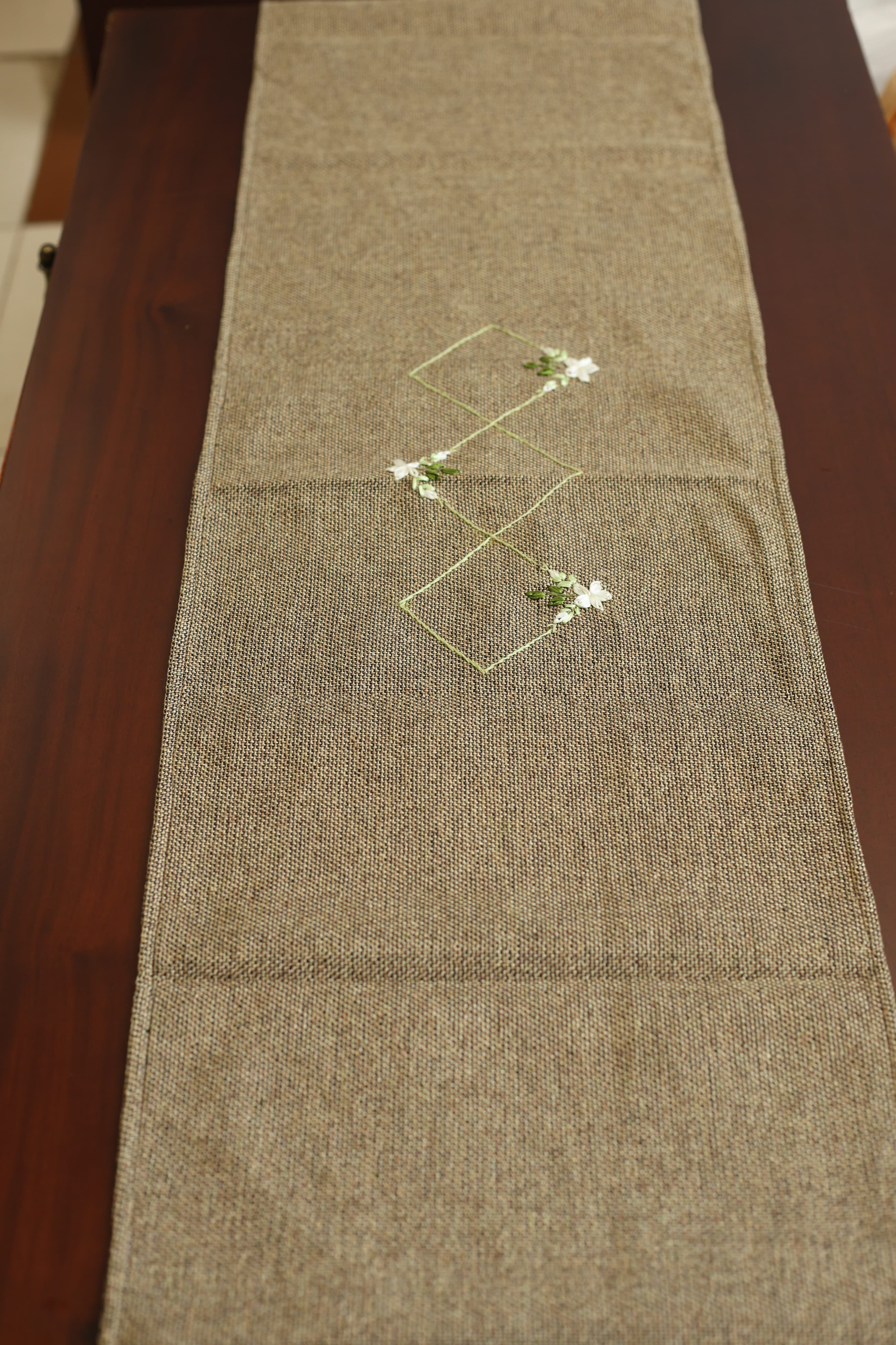 Table runner-4 Seater Ribbon embroidery