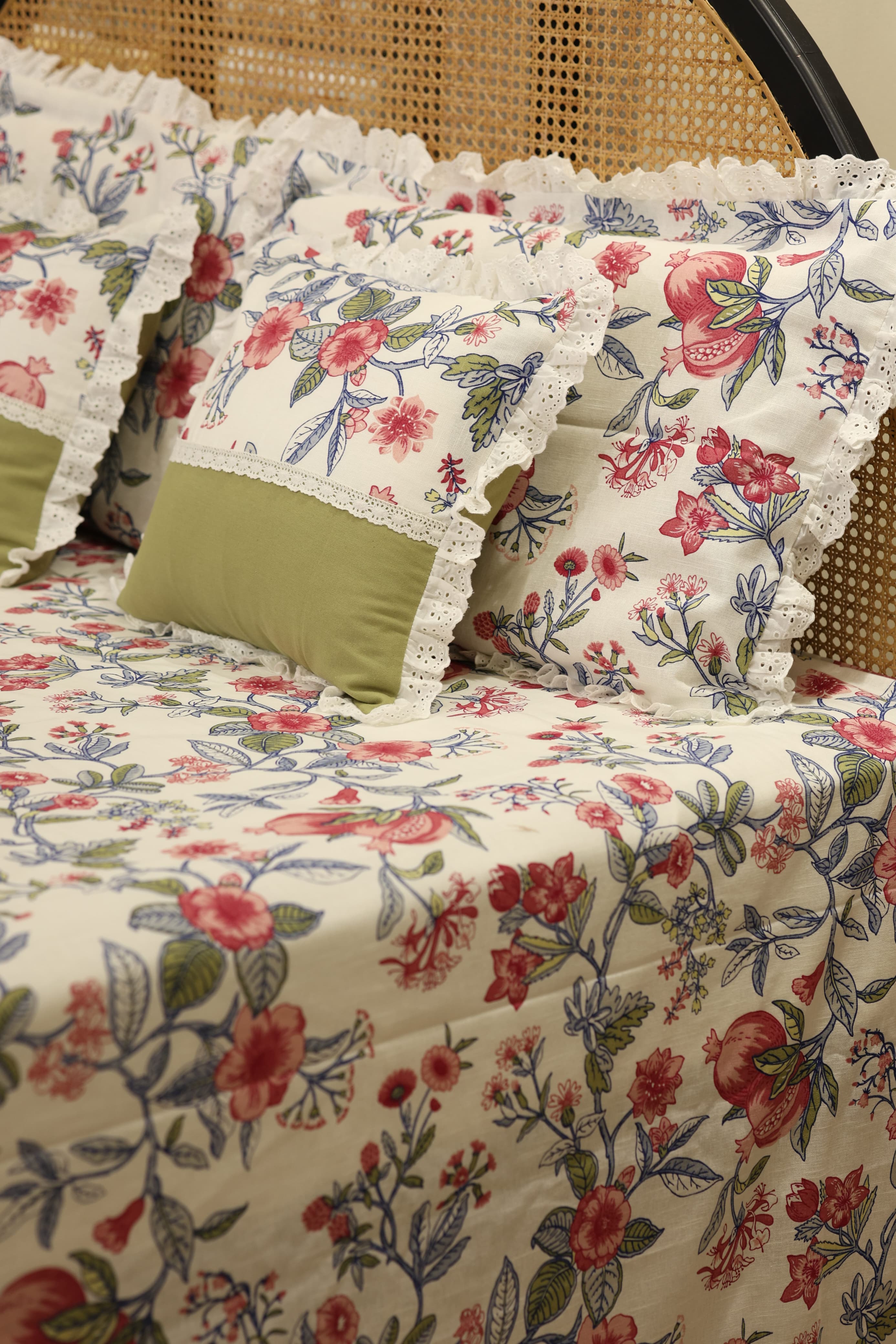 Bedsheets - Premium king floral printed lace bedsheet with cushion covers green bud