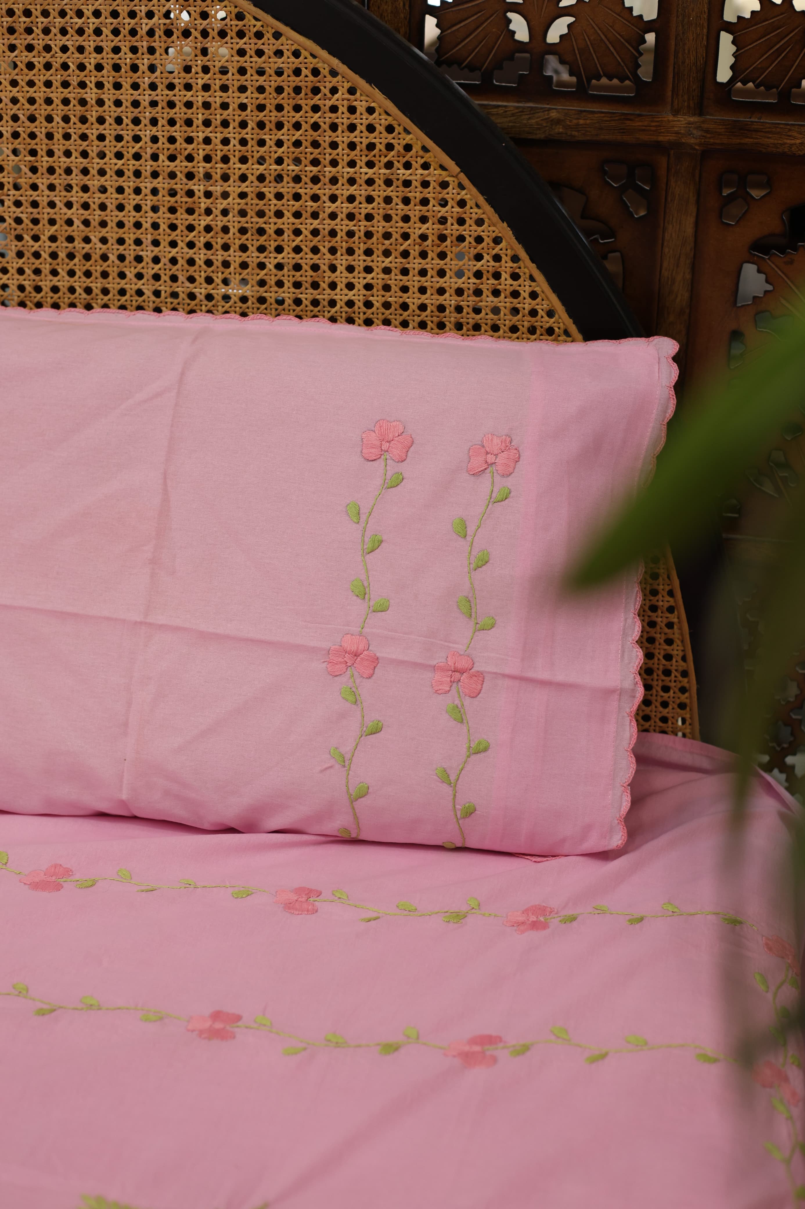 Bedsheets:Queen premium hand embroidered bedsheets HEQ