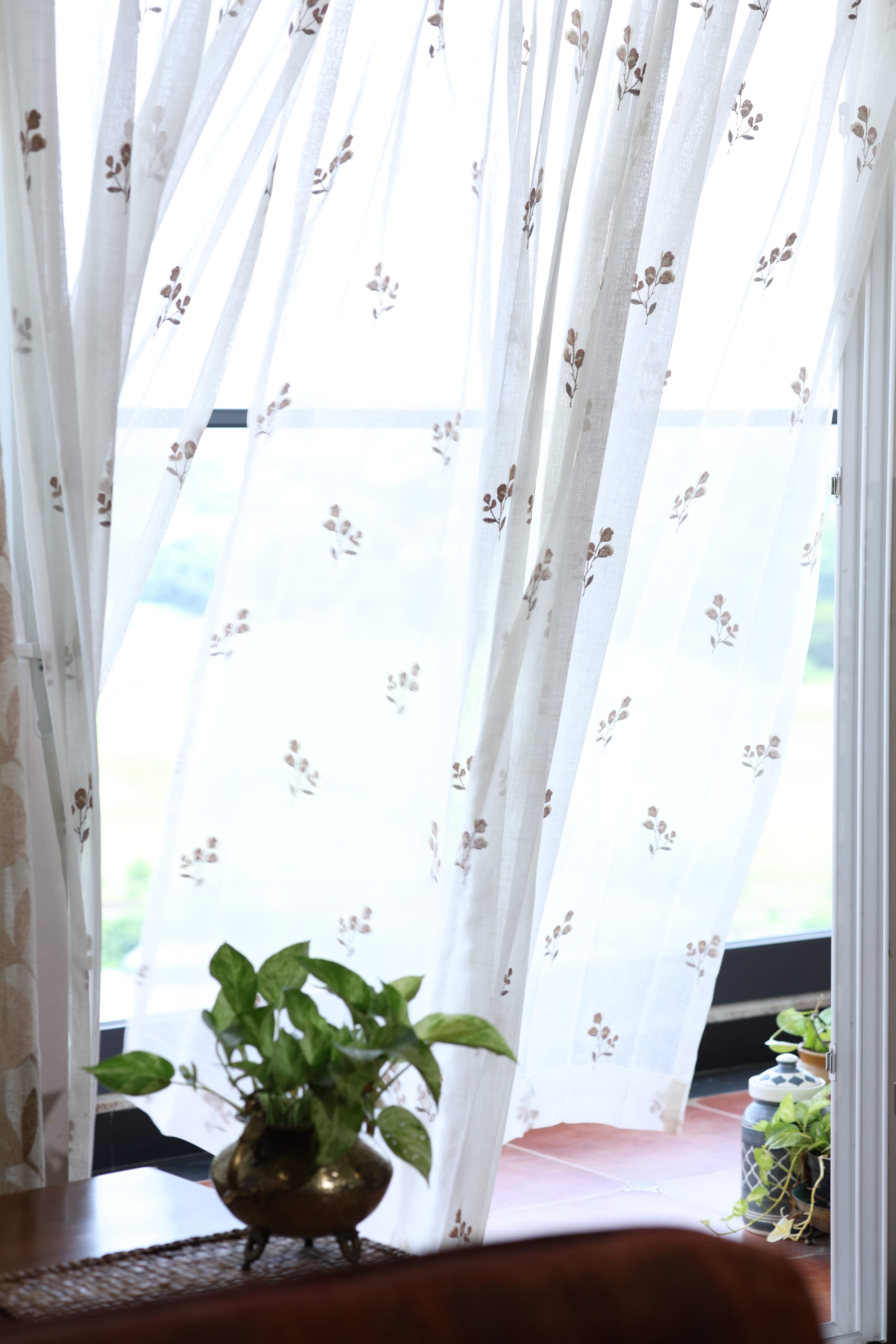 Floral embroidery sheer Curtain : Brown shine