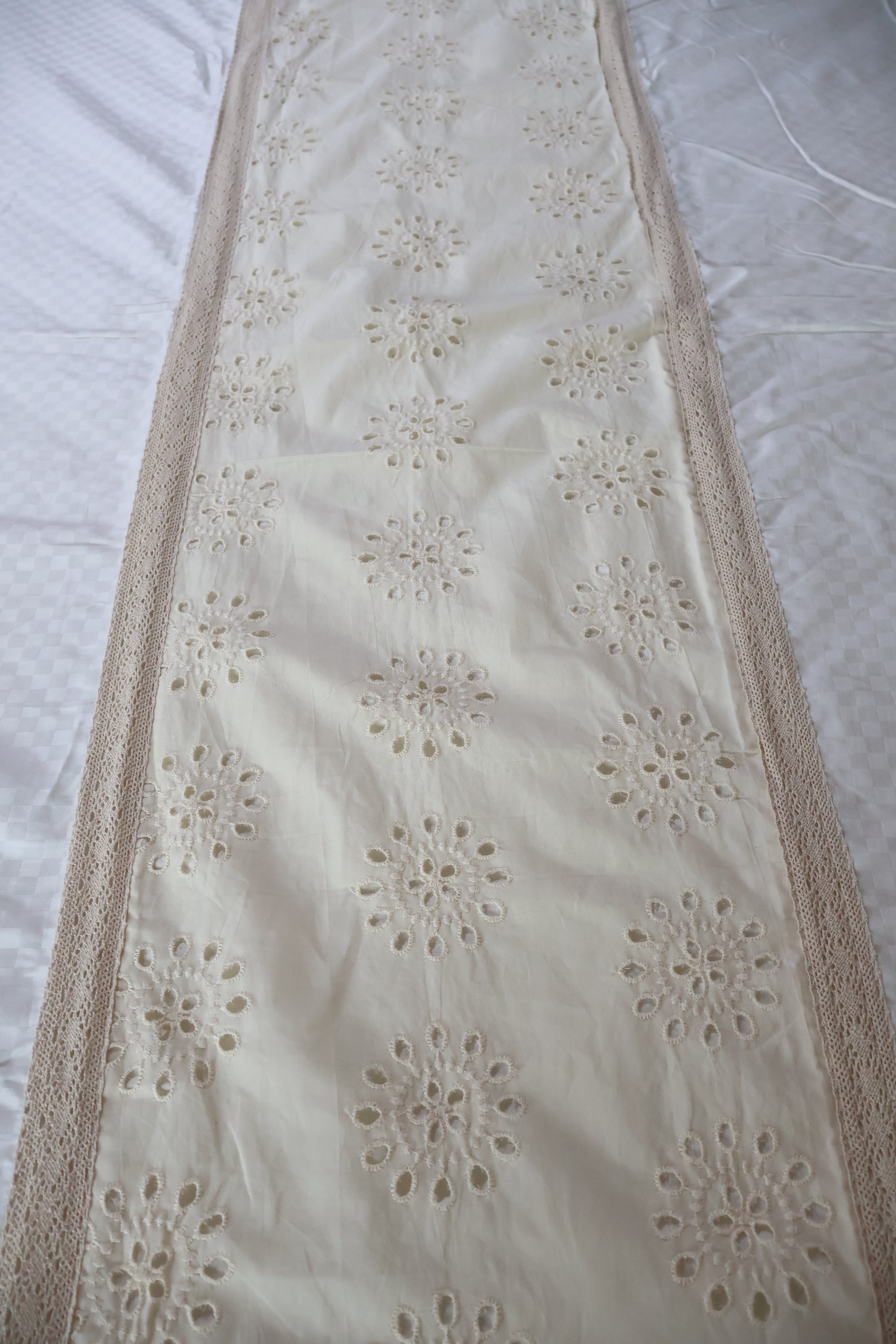 Bedsheets - Premium designer Queen bedsheets dd lace(off-white or ivory)