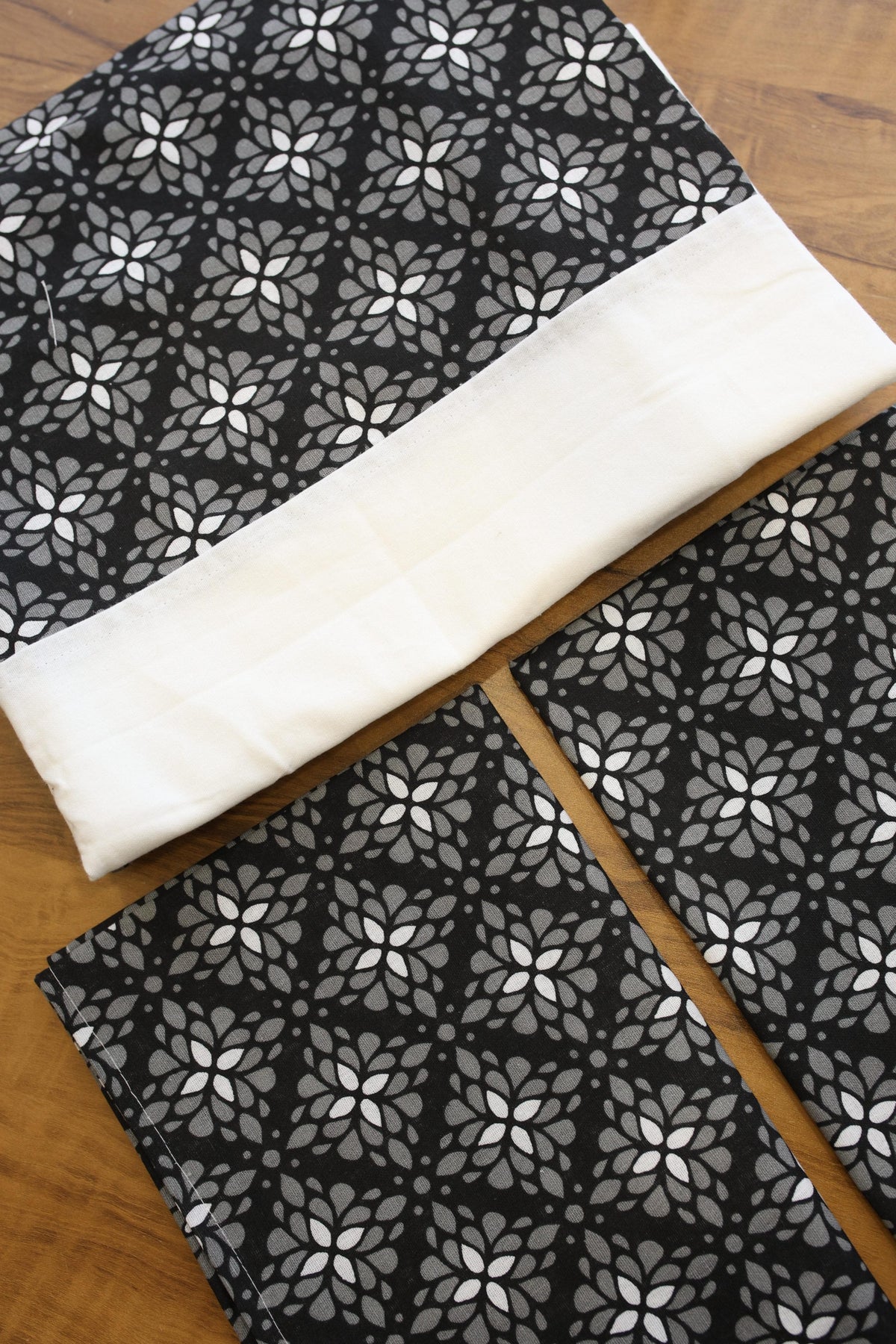 Bedsheets - Queen daily use border bedsheets
