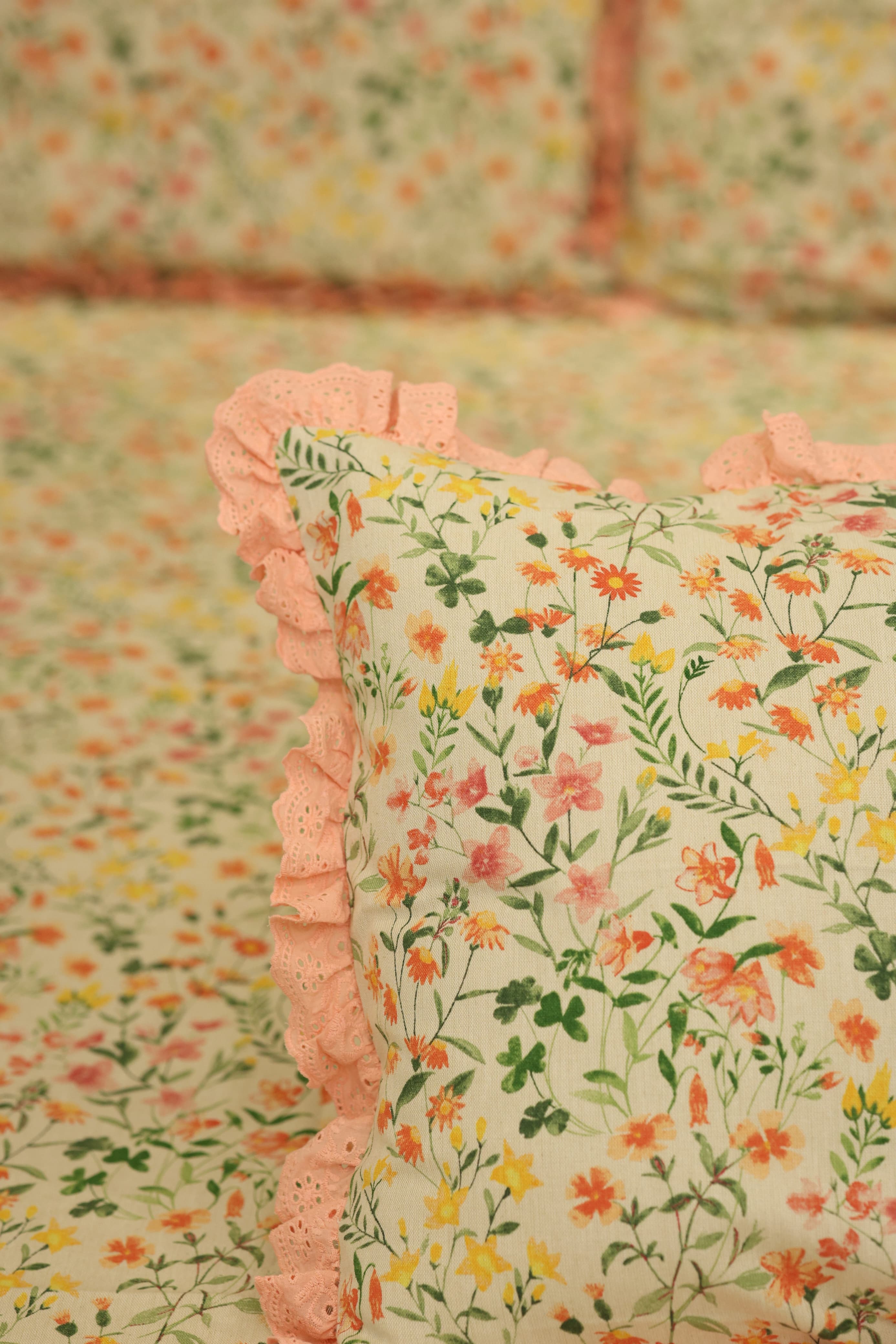 Bedsheets - Premium Queen floral printed lace bedsheet with cushion covers bud