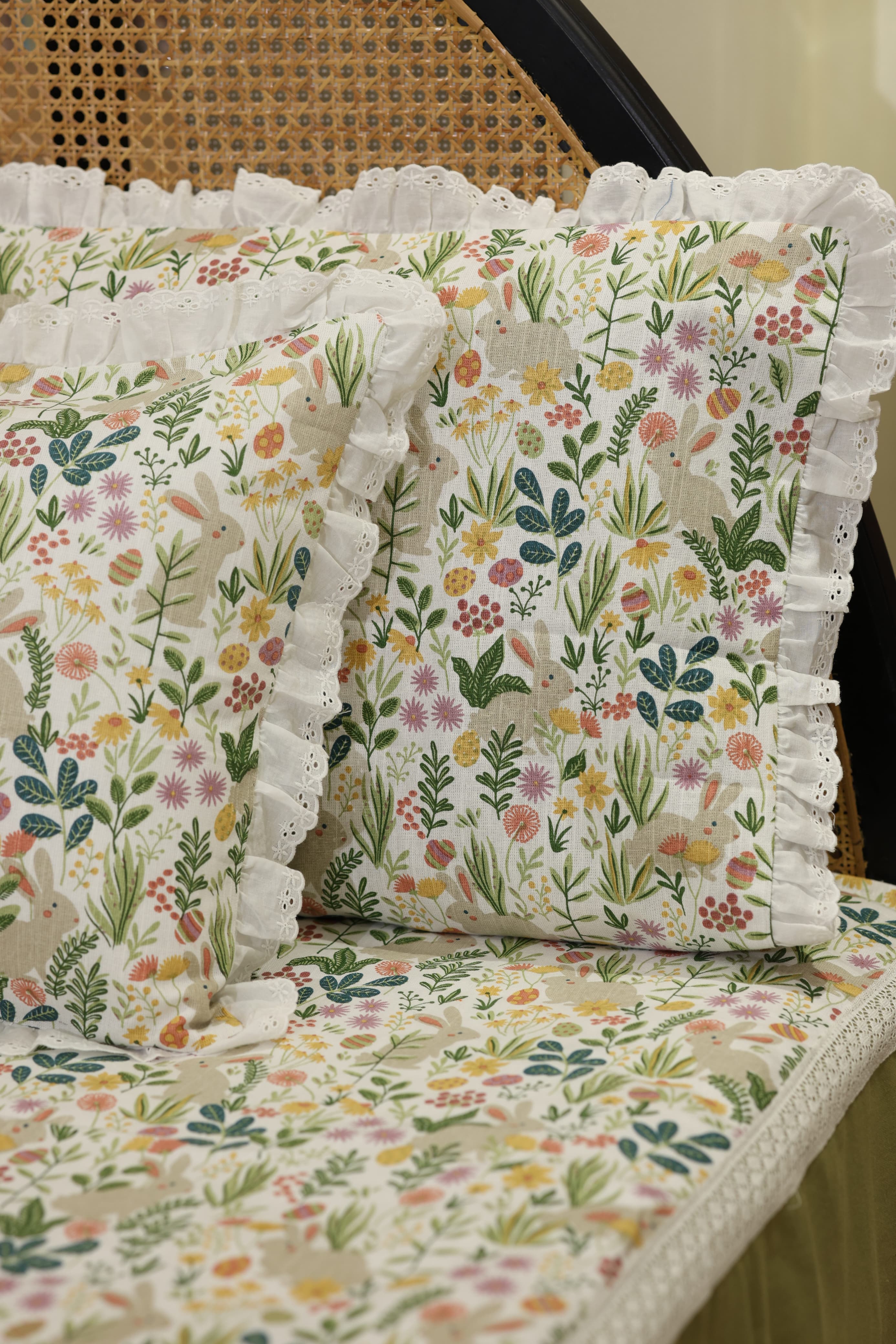 Bedsheets - Premium king floral printed lace bedsheet with cushion covers green bud