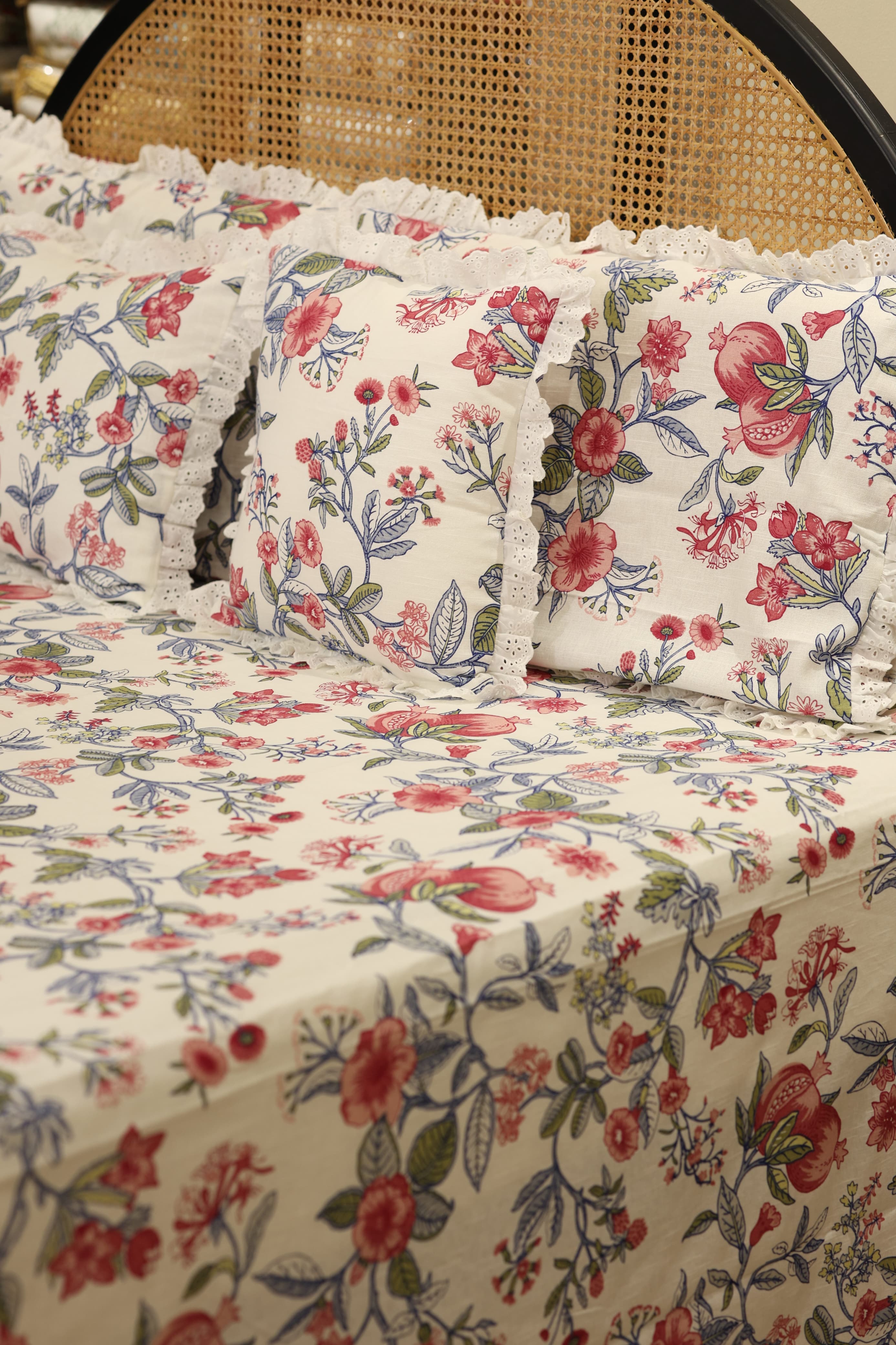Bedsheets - Premium king floral printed lace bedsheet with cushion covers redbud