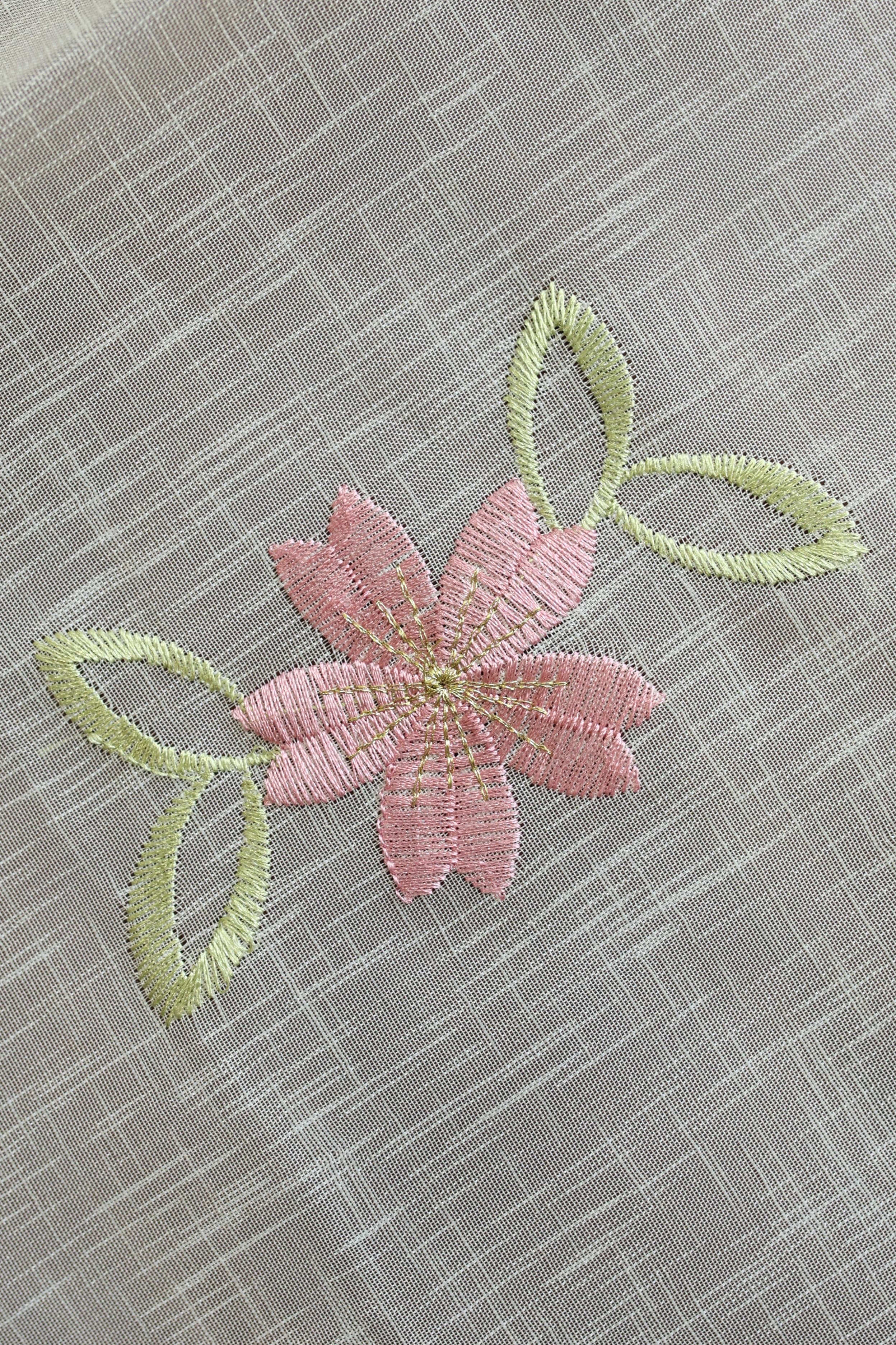 Teapoy Runner - Silky runner / table centre