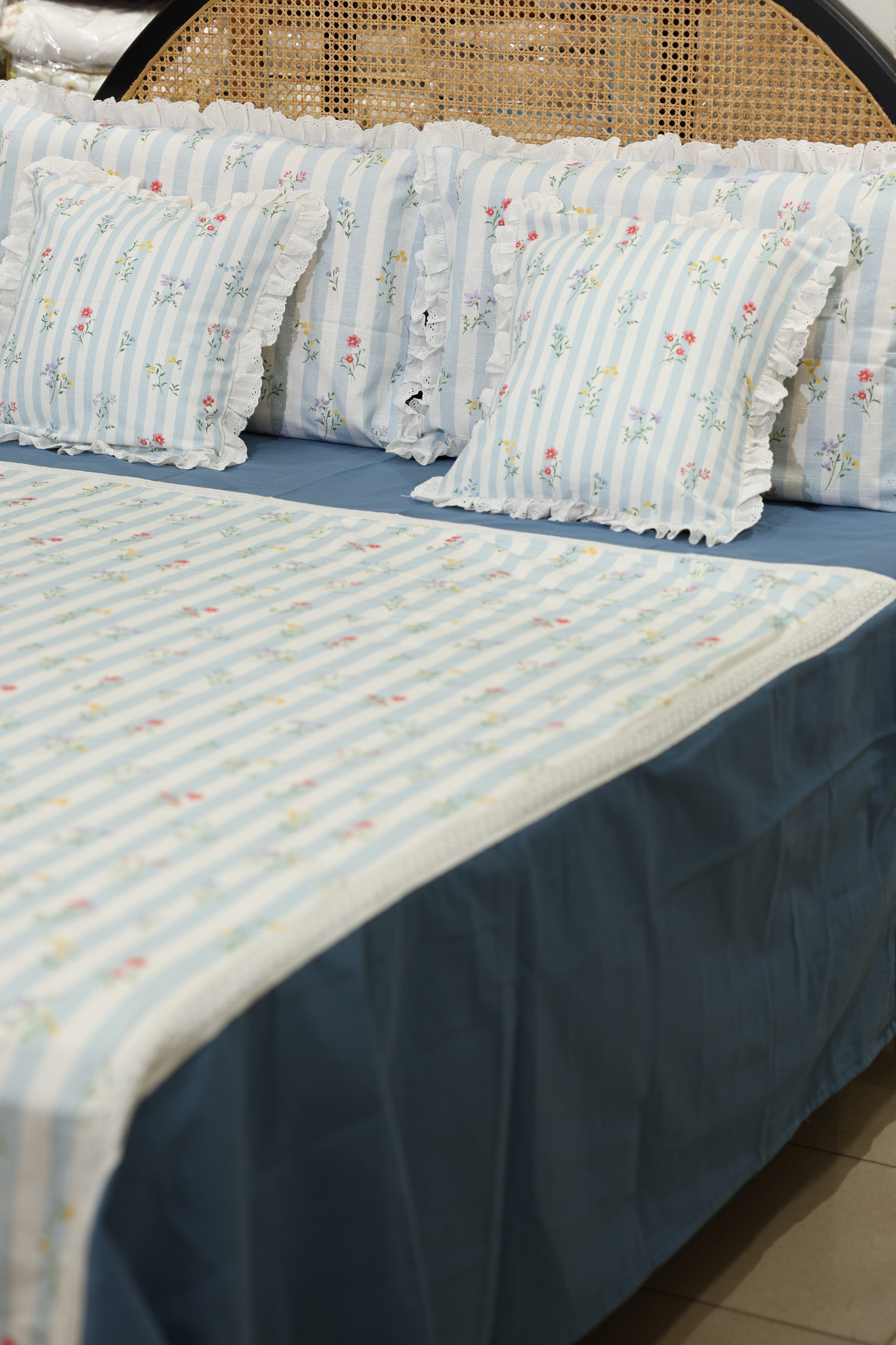 Bedsheets - Premium king floral printed lace bedsheet with cushion covers Blue bud