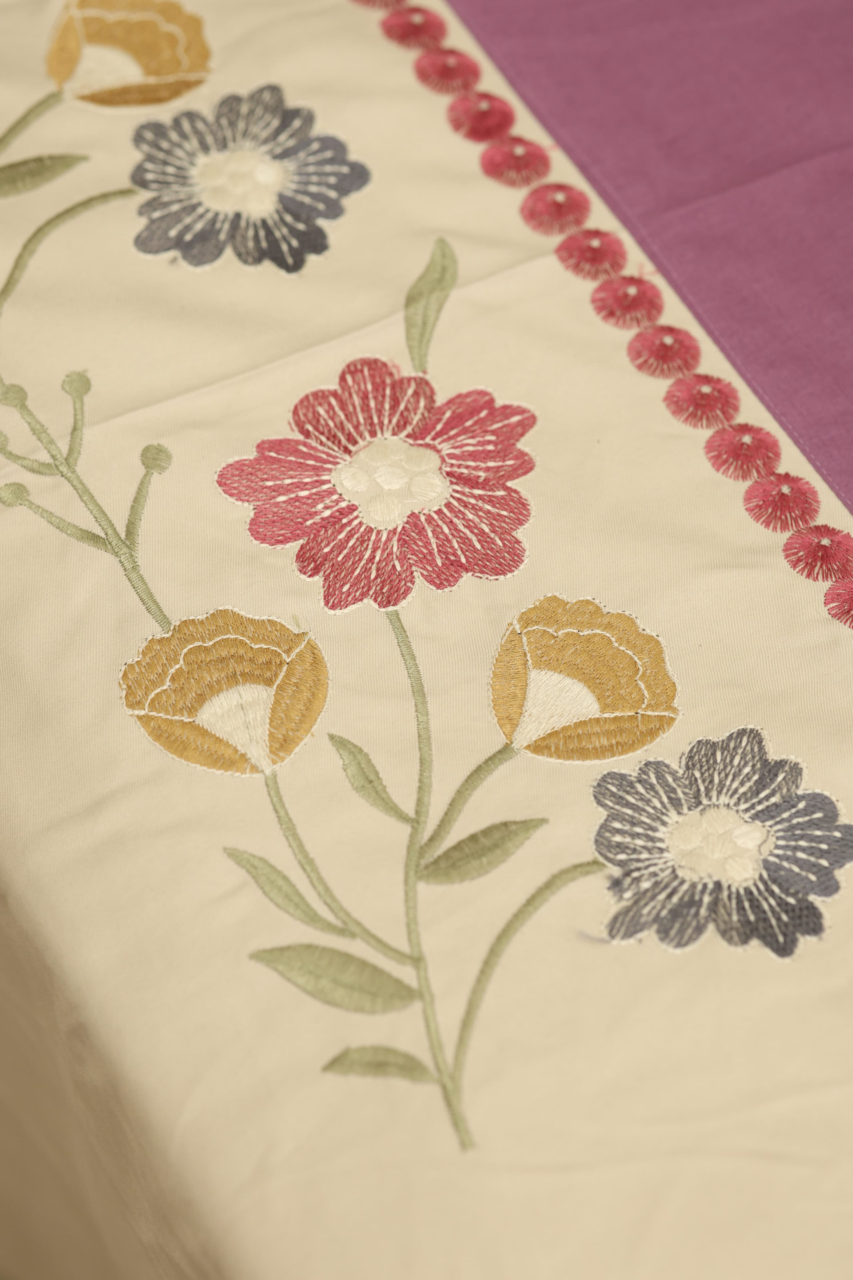 Full bedding set - King Premium embroidery 5 pcs set