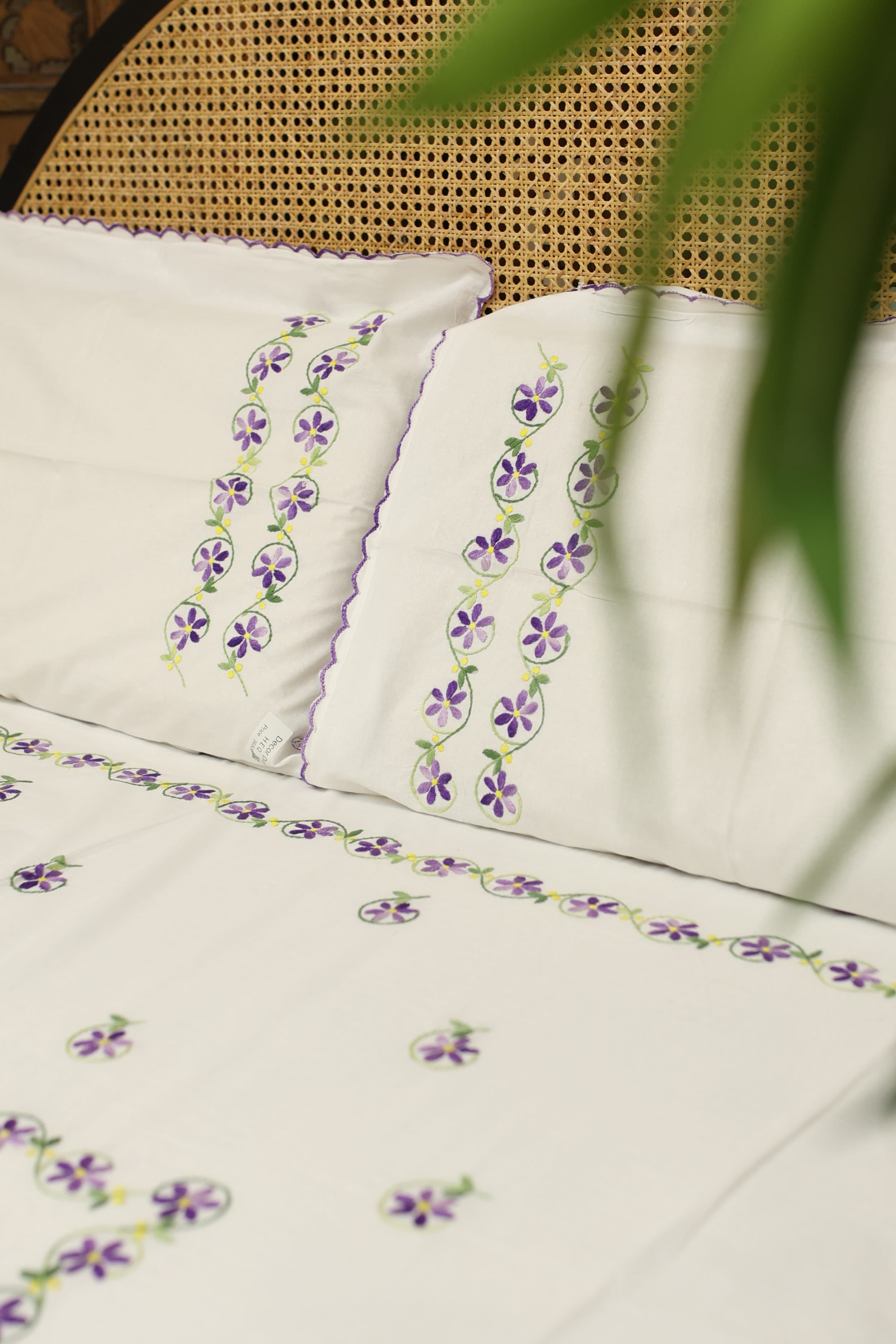 Bedsheets:Queen premium hand embroidered bedsheets HEQ