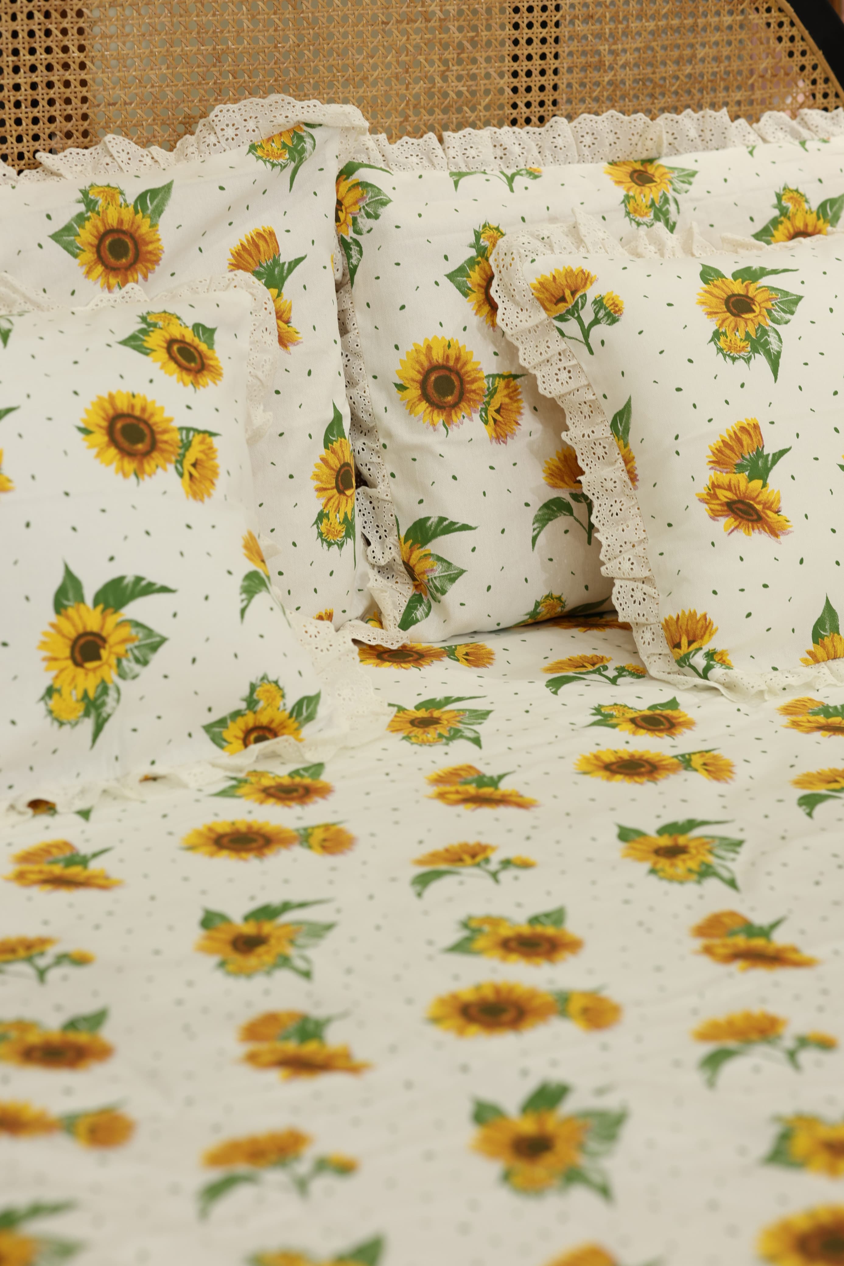 Bedsheets - Premium king floral printed lace bedsheet with cushion covers Yellow sunflower