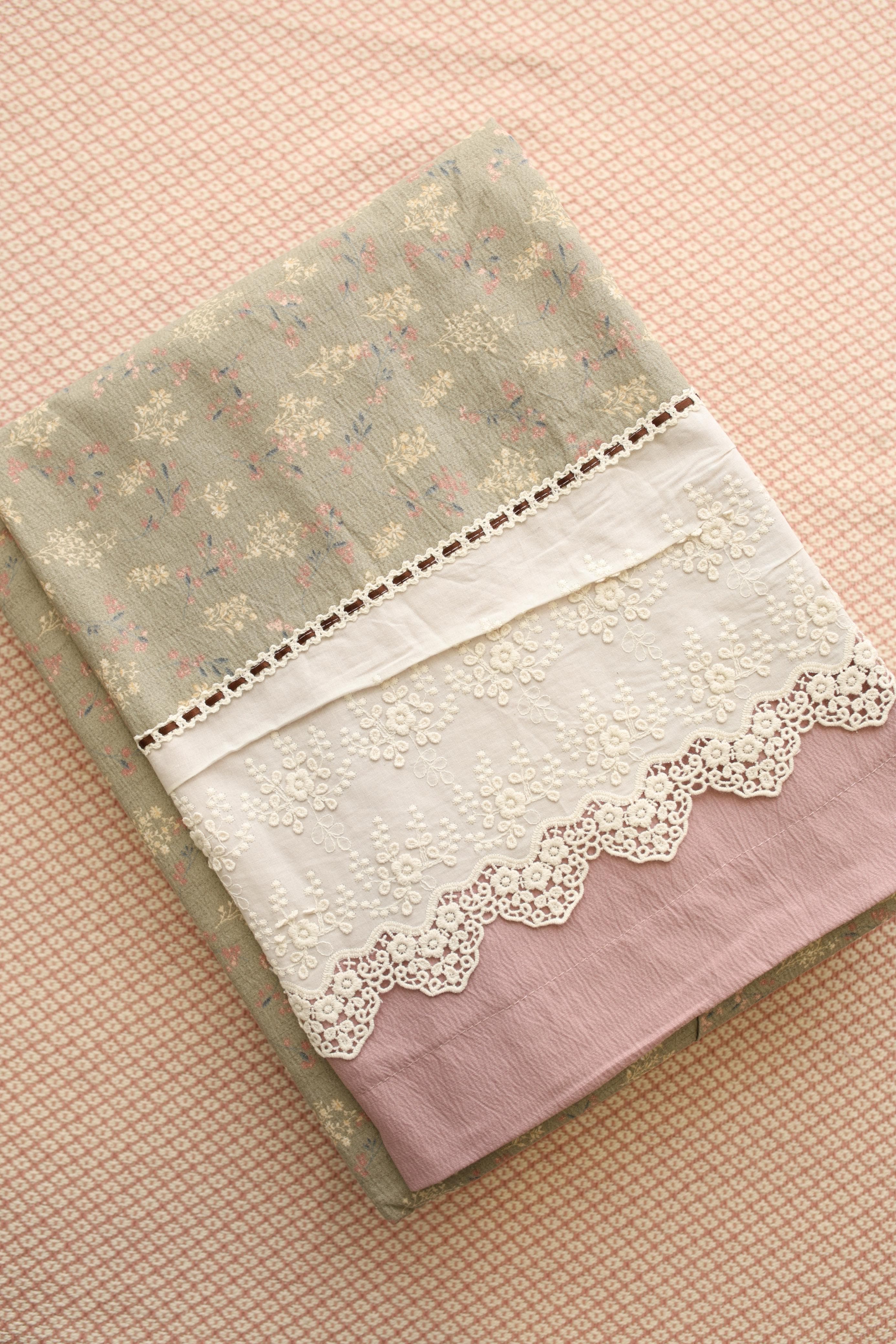 Bedsheets - Premium King soft cotton lace bedsheets majestic