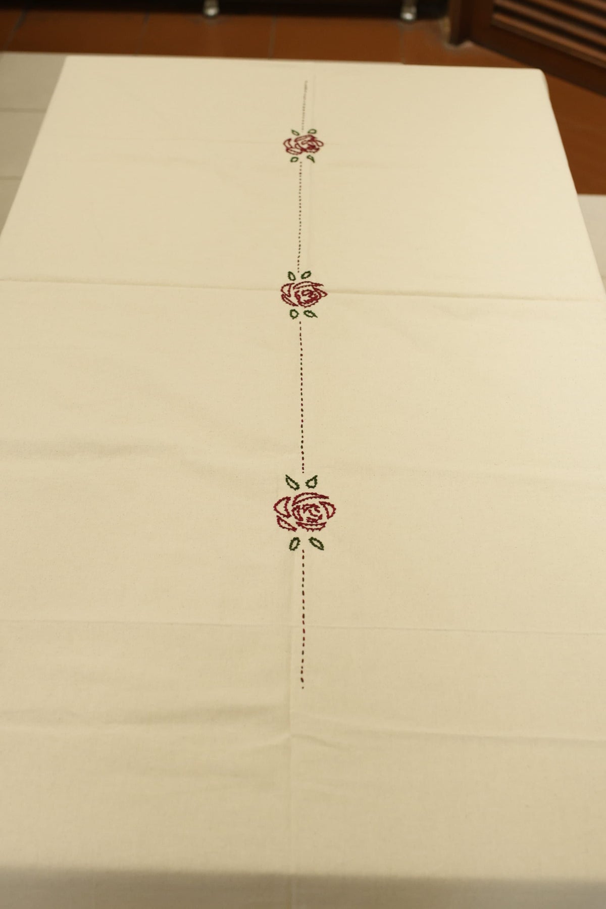 Table cloth - 4 seater embroidery