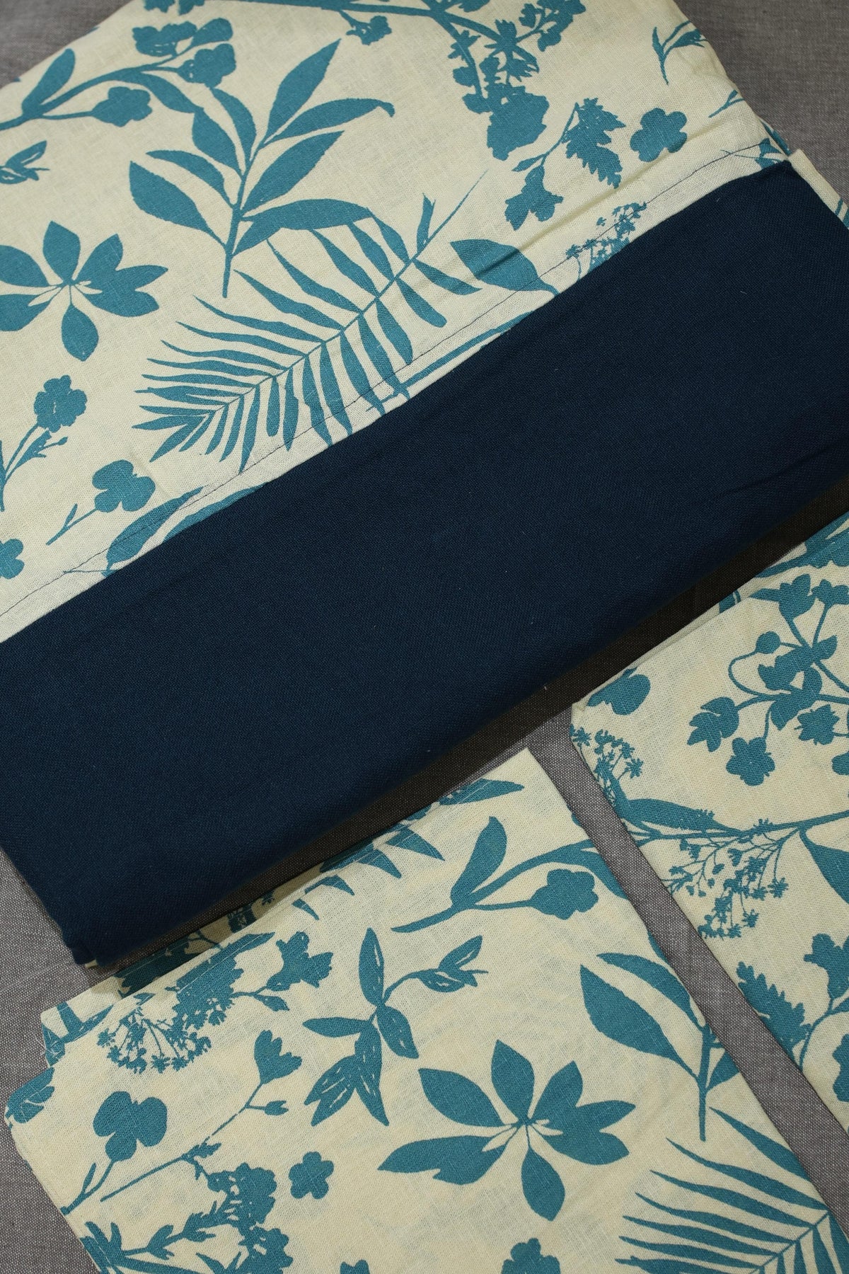 Bedsheets - Queen daily use border bedsheets