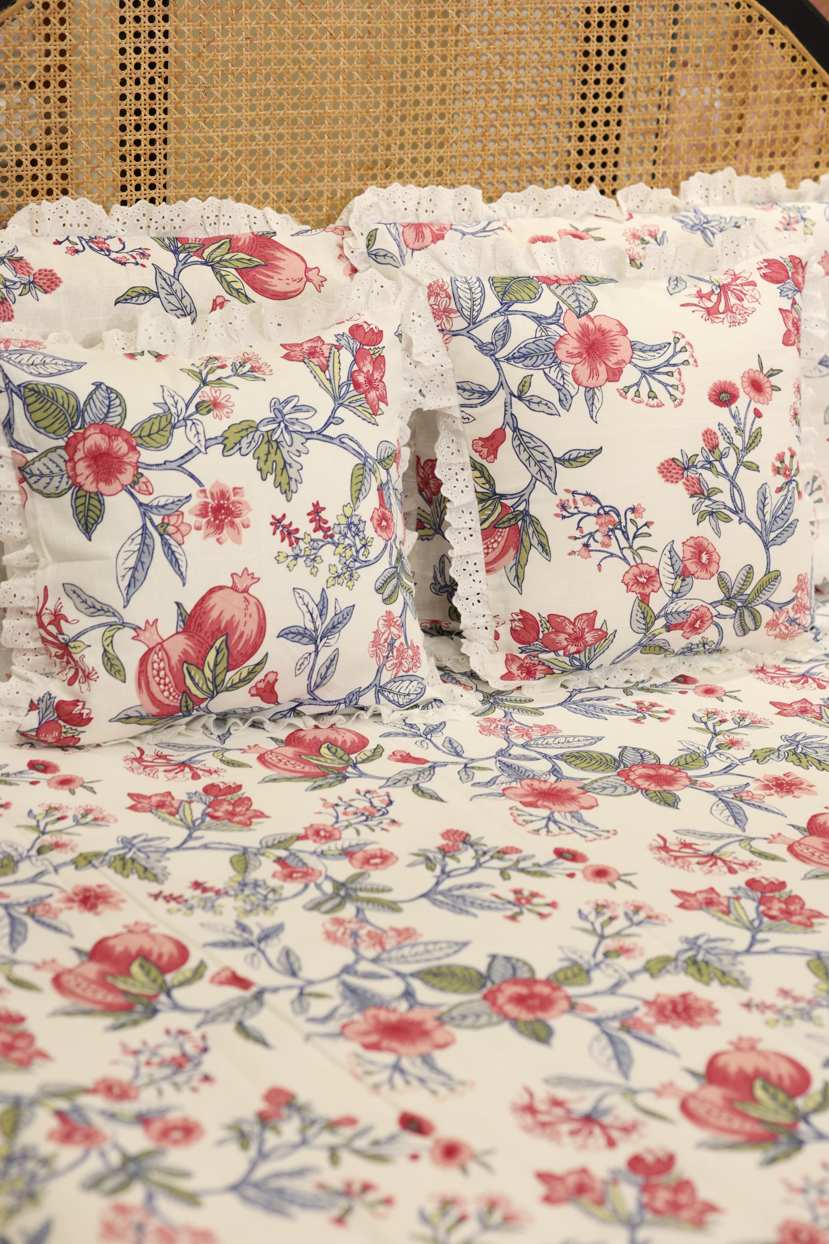 Bedsheets - Premium king floral printed lace bedsheet with cushion covers redbud
