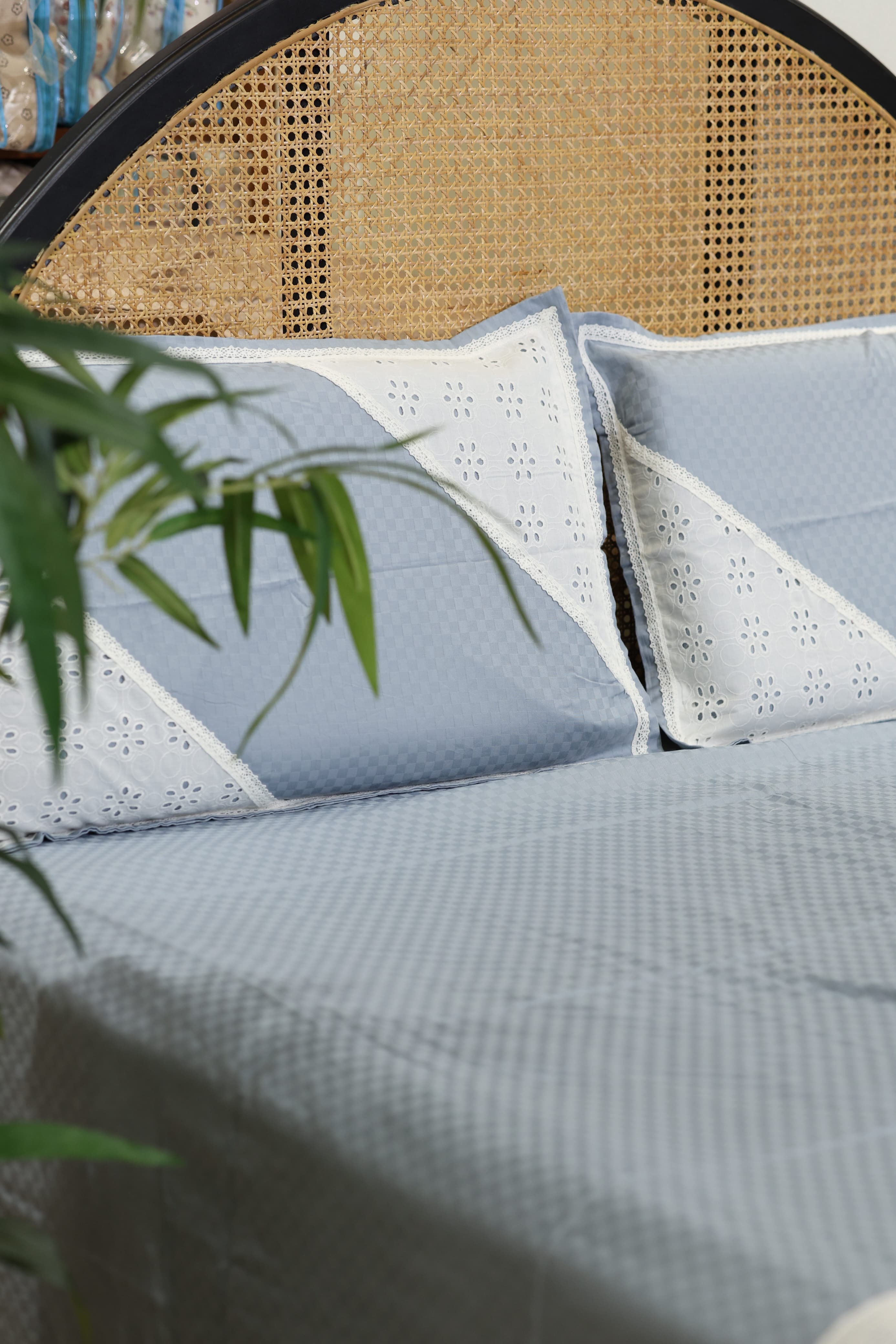 Bedsheets - Premium designer Queen bedsheets dd lace
