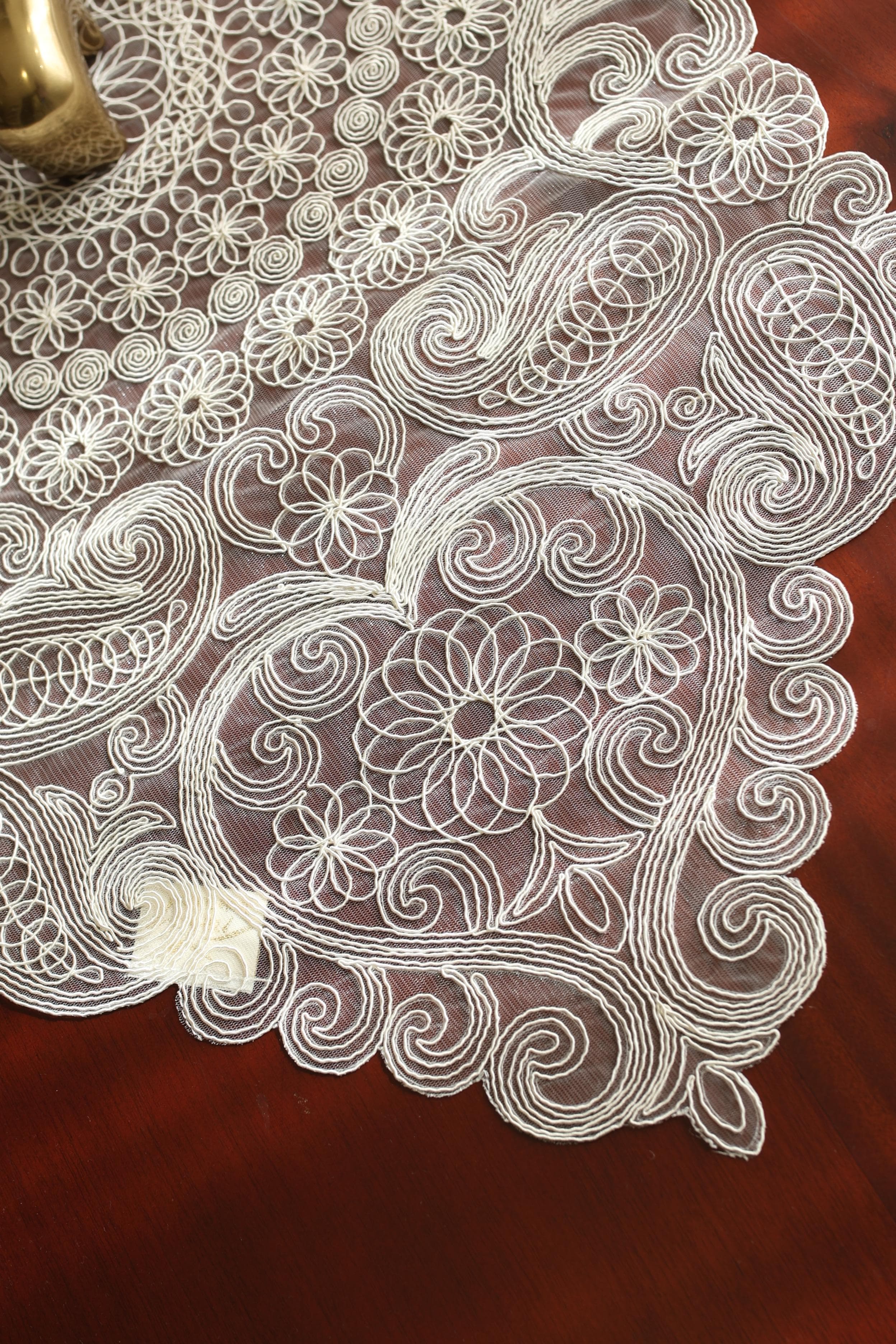 Table Runner - Net embroidery / Table centre