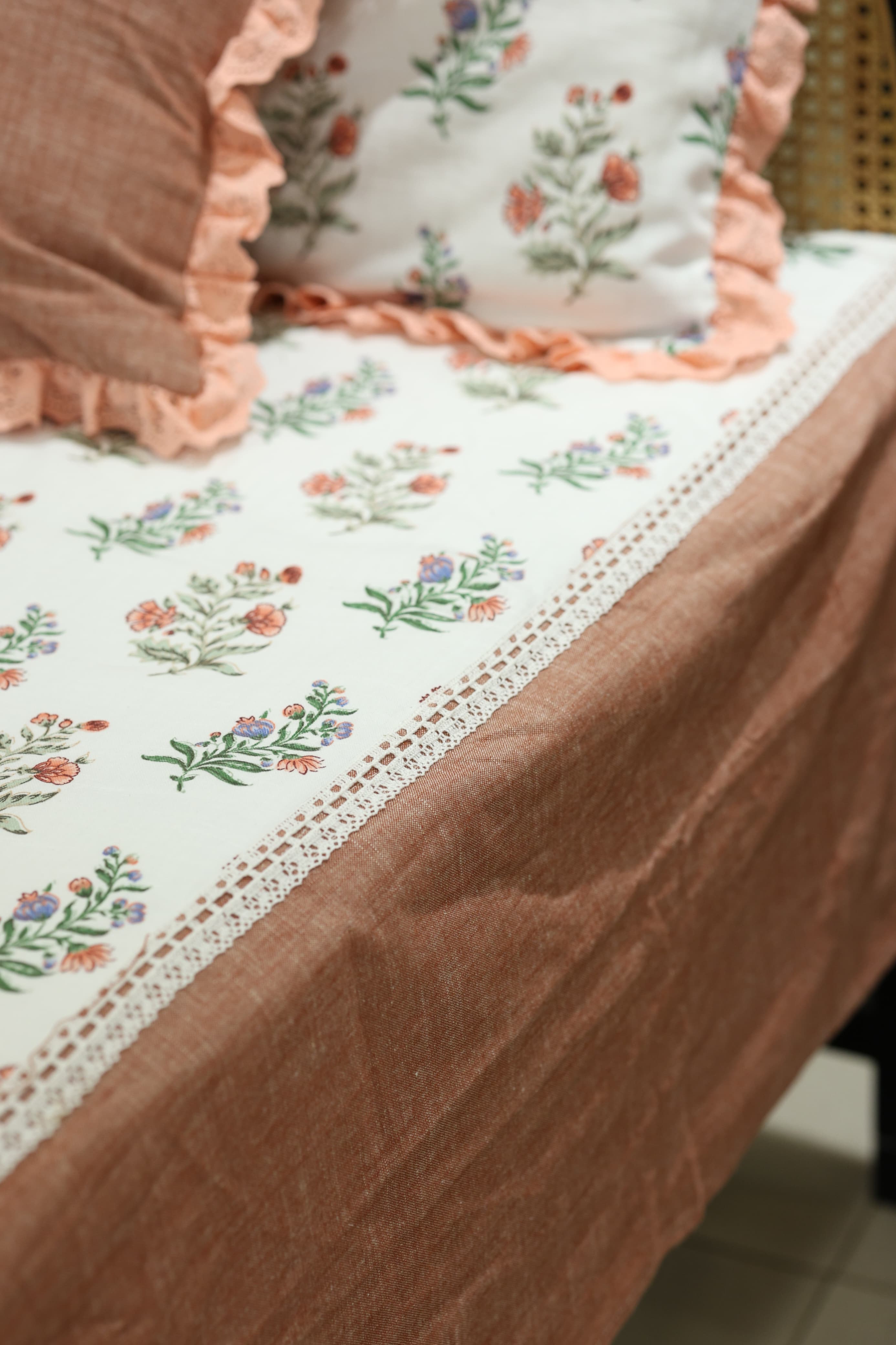 Bedsheets - Premium Queen floral printed lace bedsheet with cushion covers bud