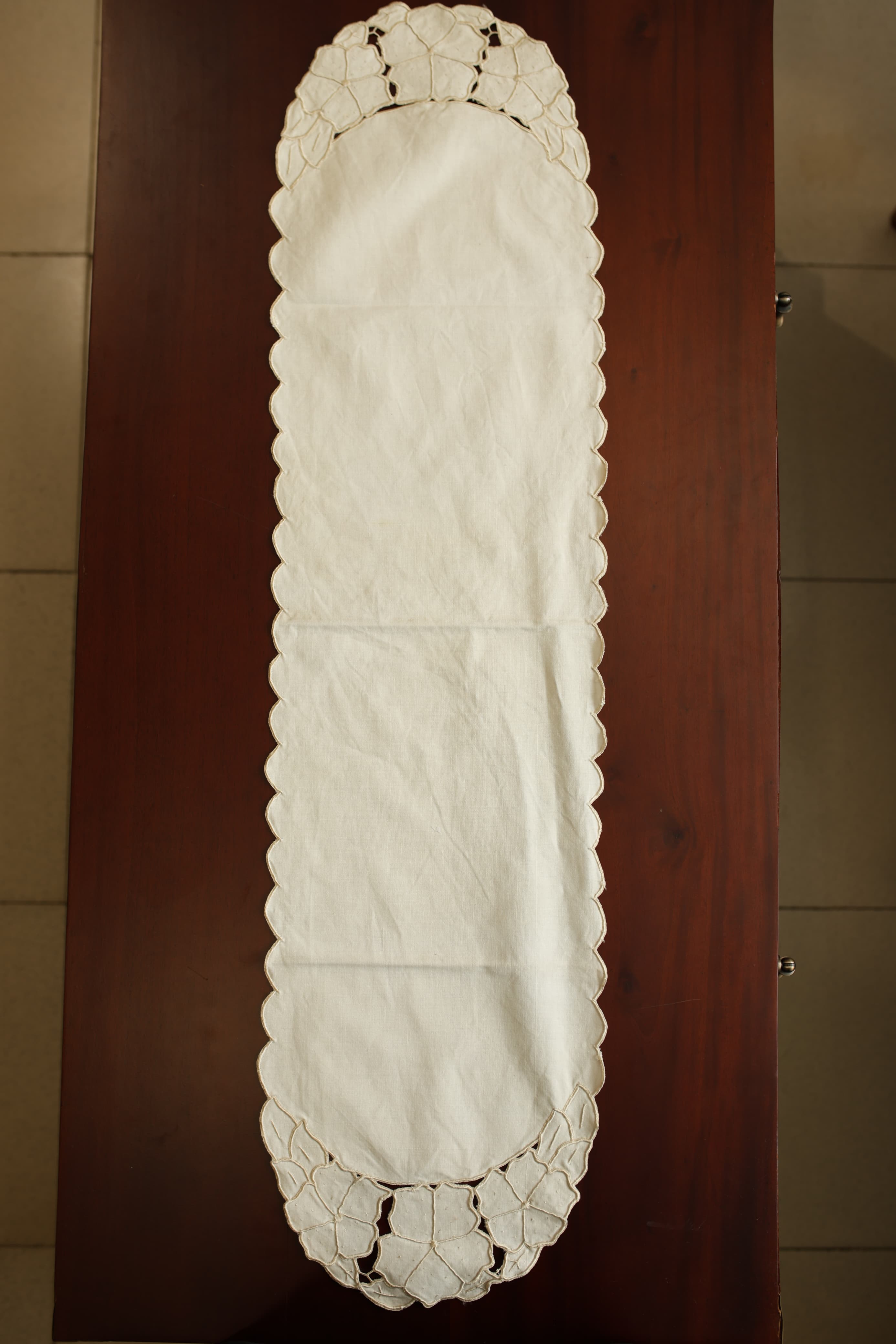 Table runners-Cut work