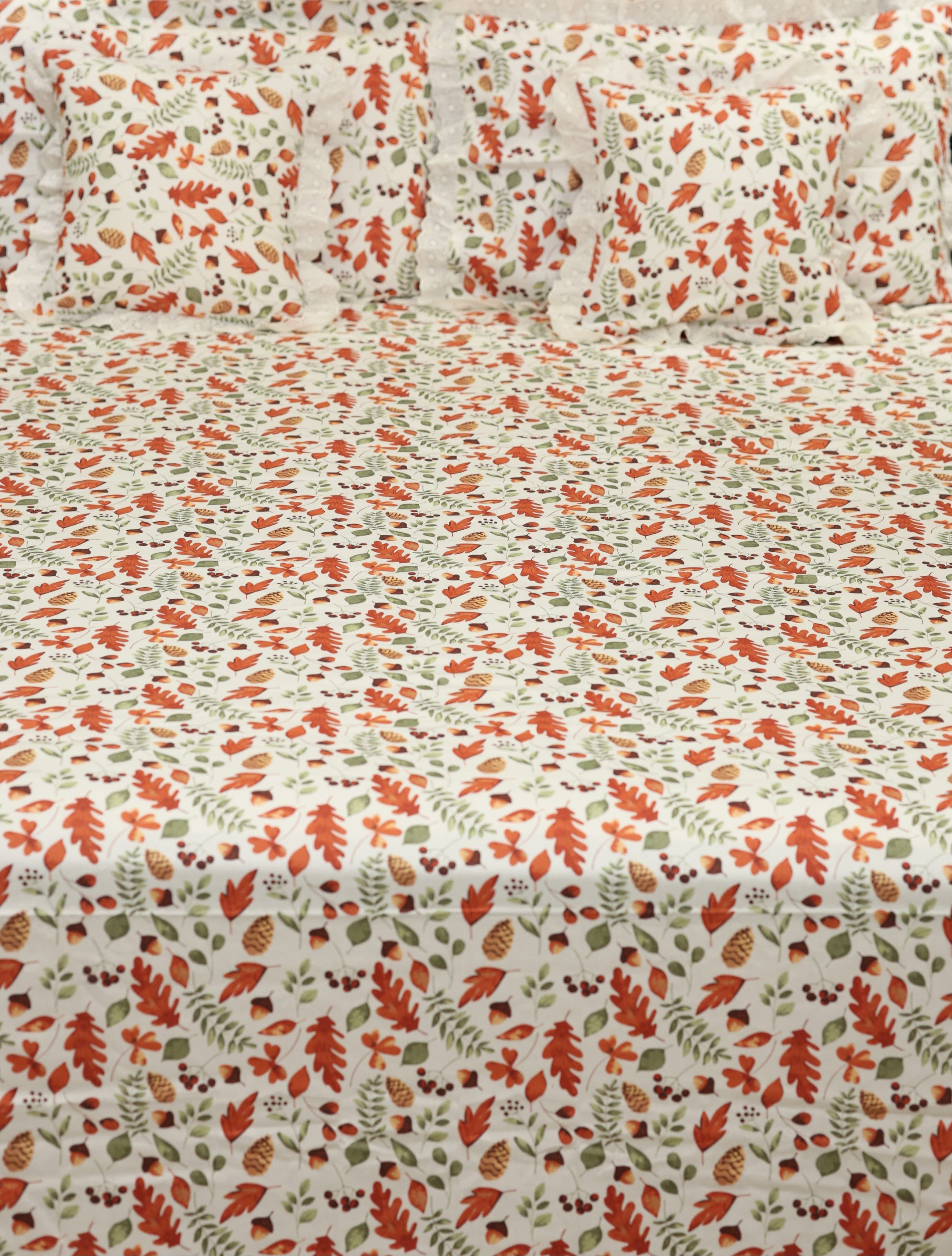 Bedsheets - Premium king floral printed lace bedsheet with cushion covers rose bud