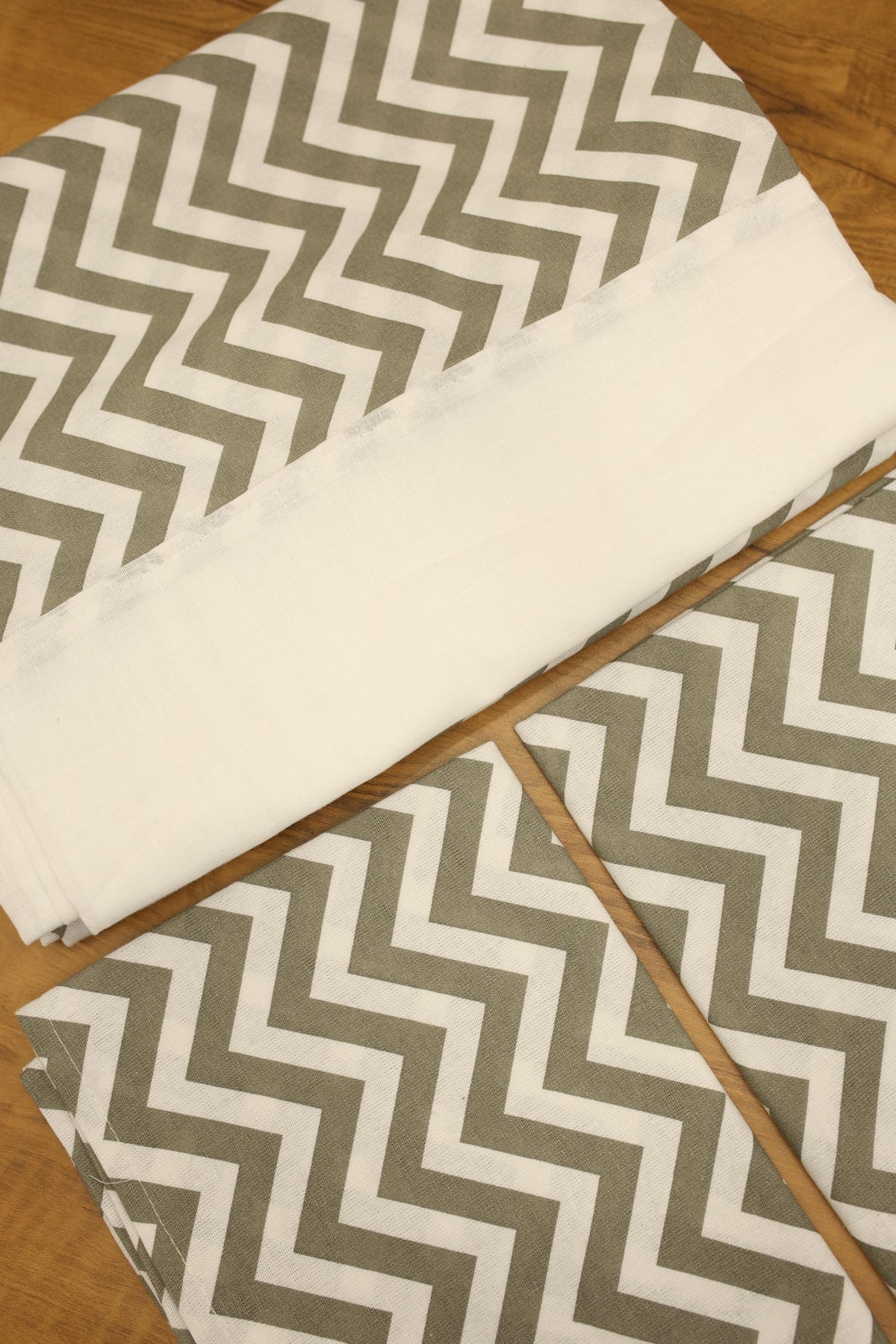 Bedsheets - Queen daily use border bedsheets