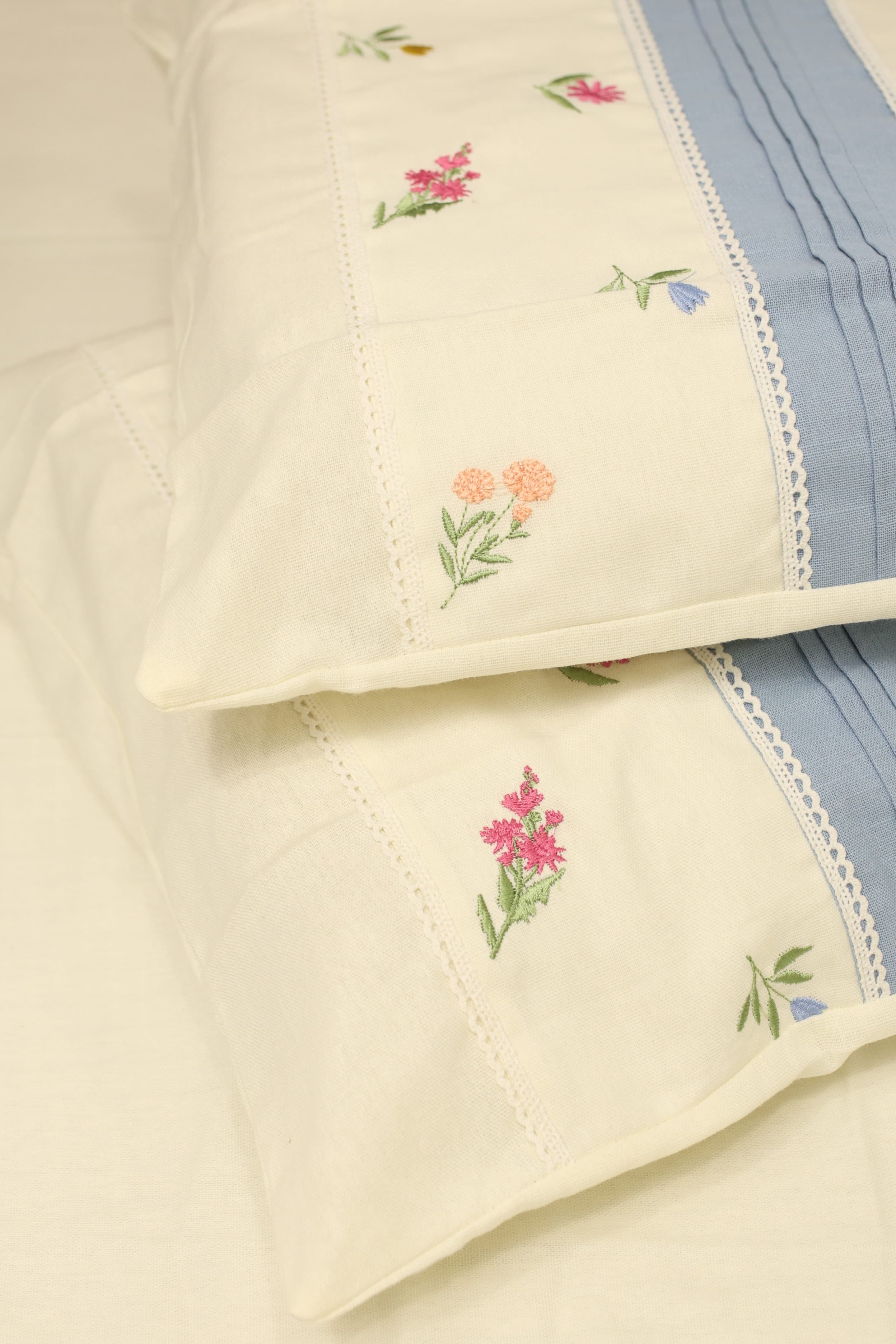 Bedsheets - King premium Machine Embroidery Bedsheet multi