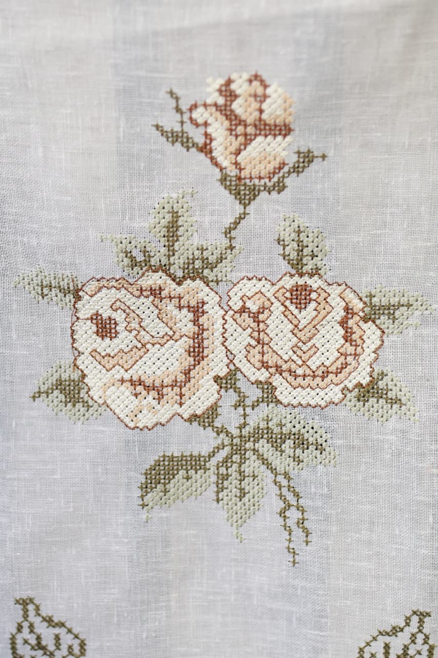 Chair / Sofa back - Embroidery floral