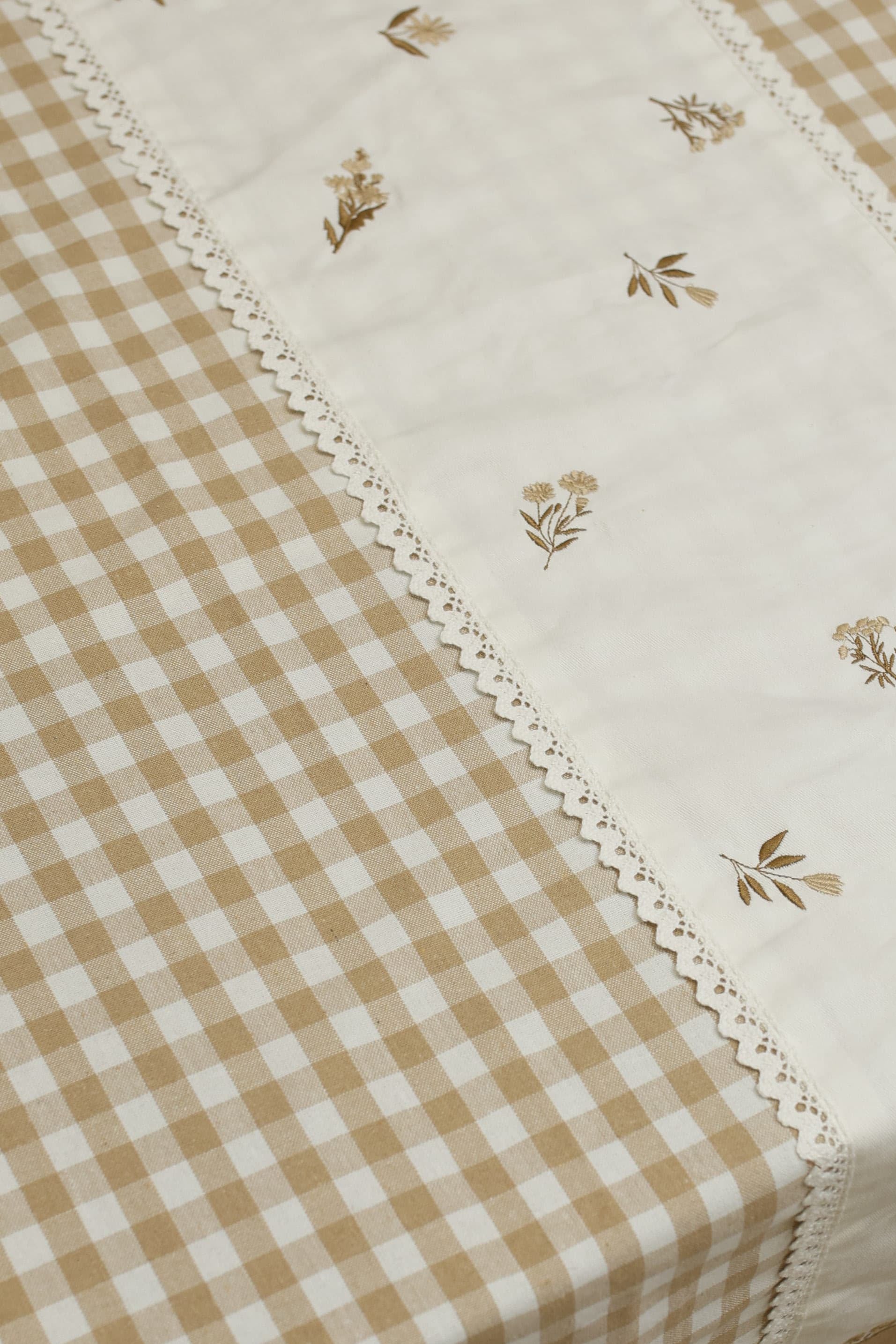 Table cloth - Check embroidery (6 Seater-brown)
