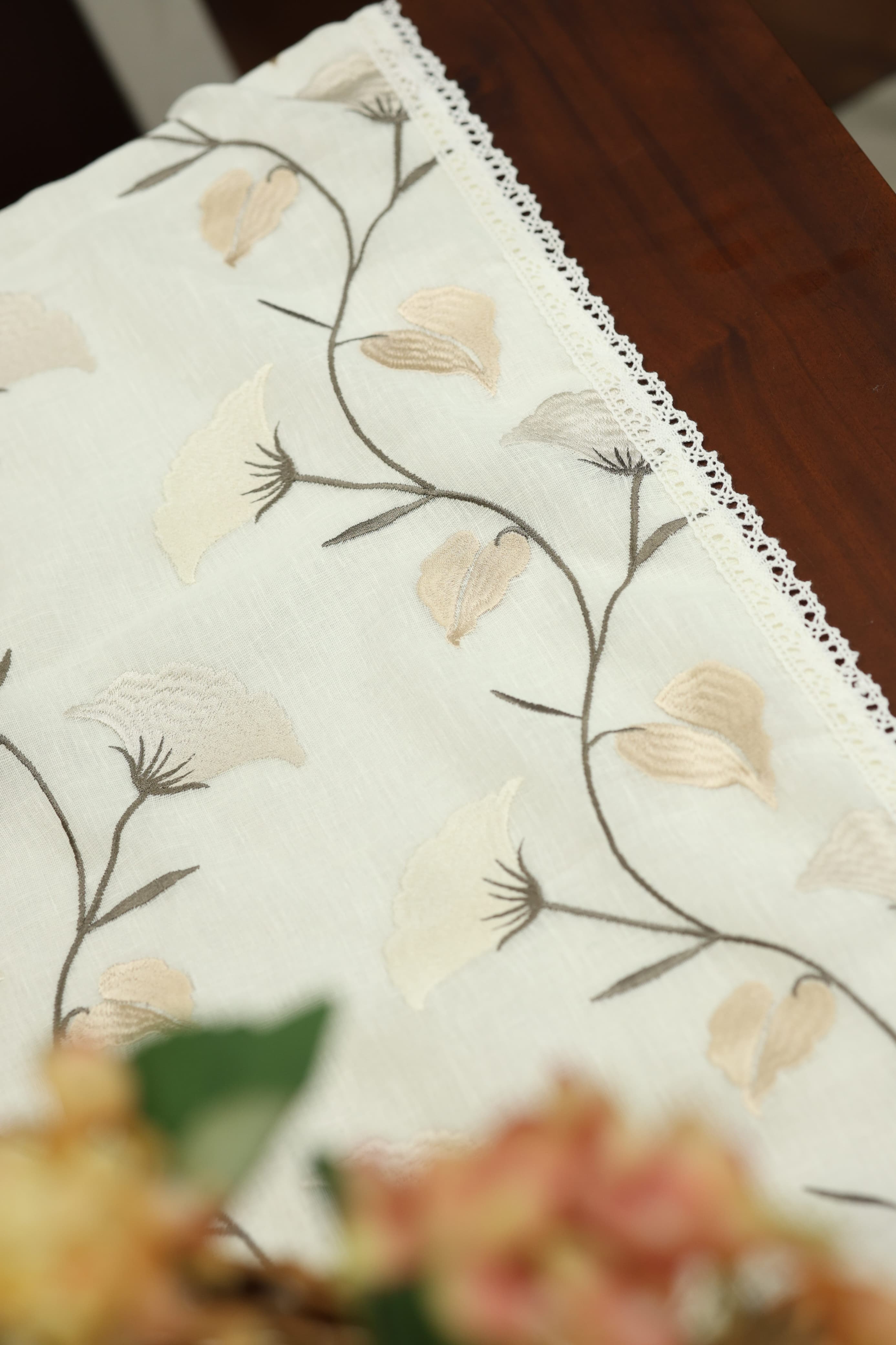 Table runner - 4 Seater Premium embroidery runner ( 6 seater centre table runner)