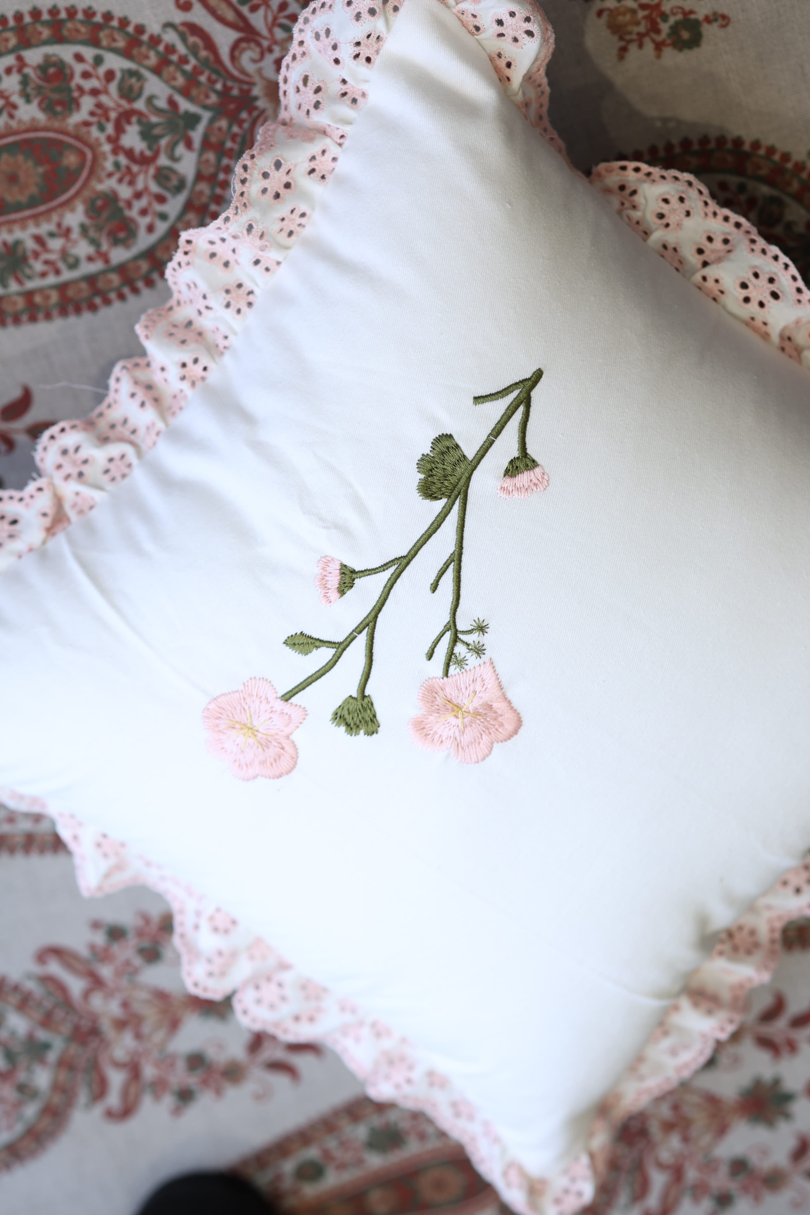 Cushion covers - Embroidery pink Petal