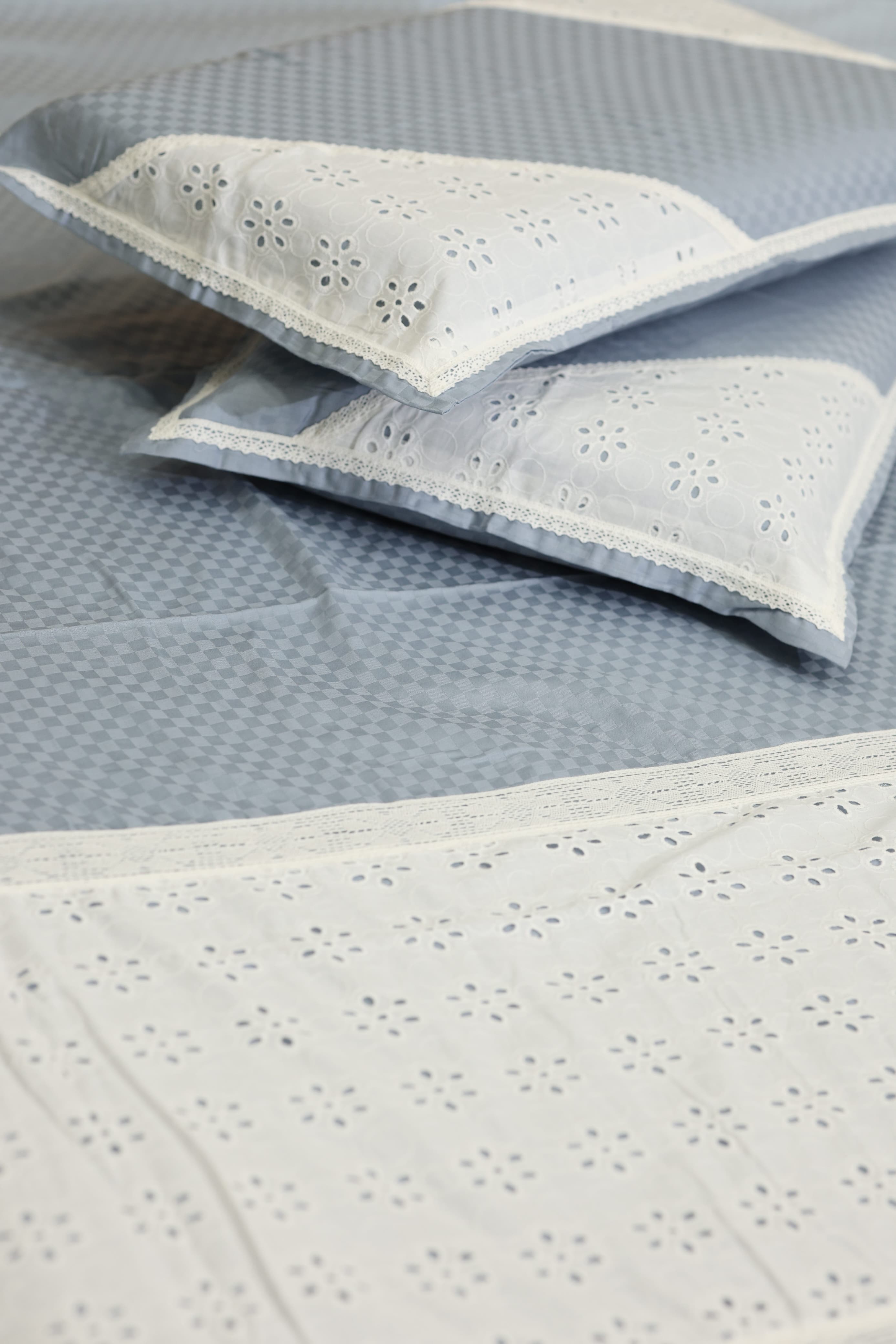Bedsheets - Premium designer Queen bedsheets dd lace