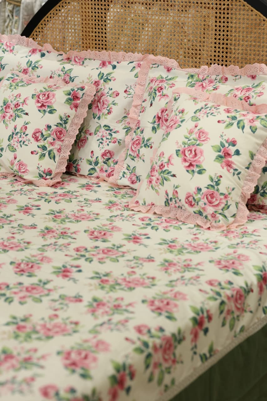 Bedsheets - Premium king floral printed lace bedsheet with cushion covers rose bud