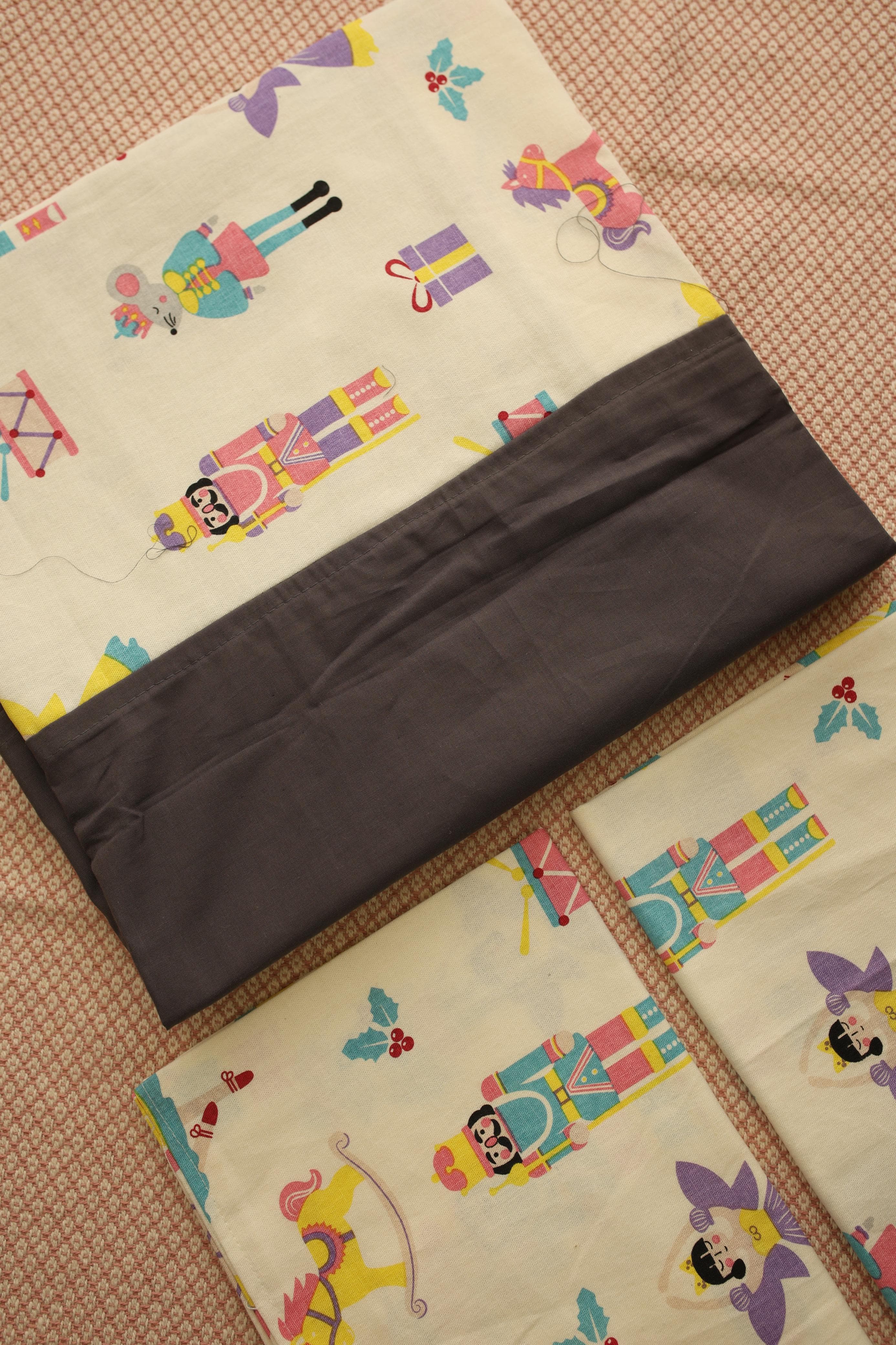 Bedsheets - Queen daily use border bedsheets